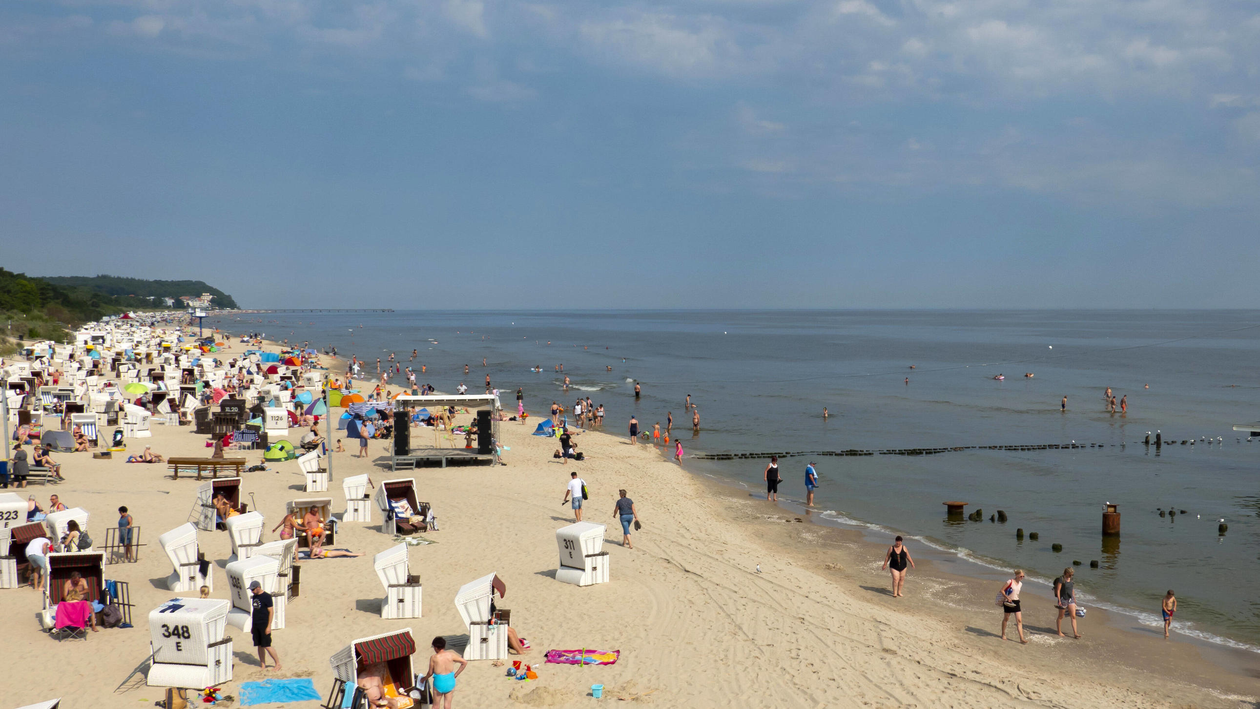 Neue Studie aus Israel: Sonne kann uns vor Corona schützen Strand