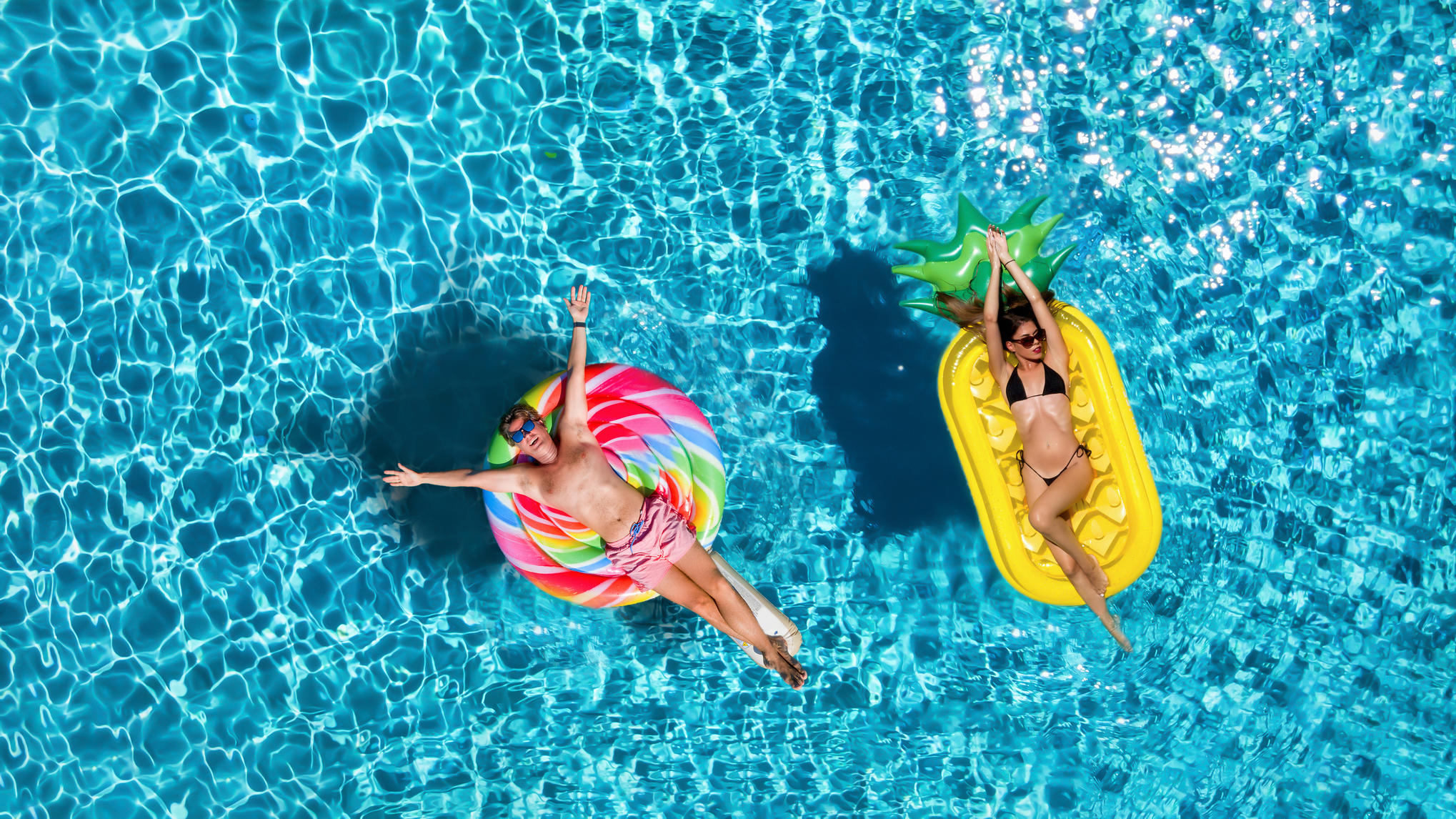 7-Tage-Wettertrend: Hitzewelle bringt 38 Grad und bleibt bis zu 10 Tage Hitzewelle 2020 - da hilft ein Swimming Pool