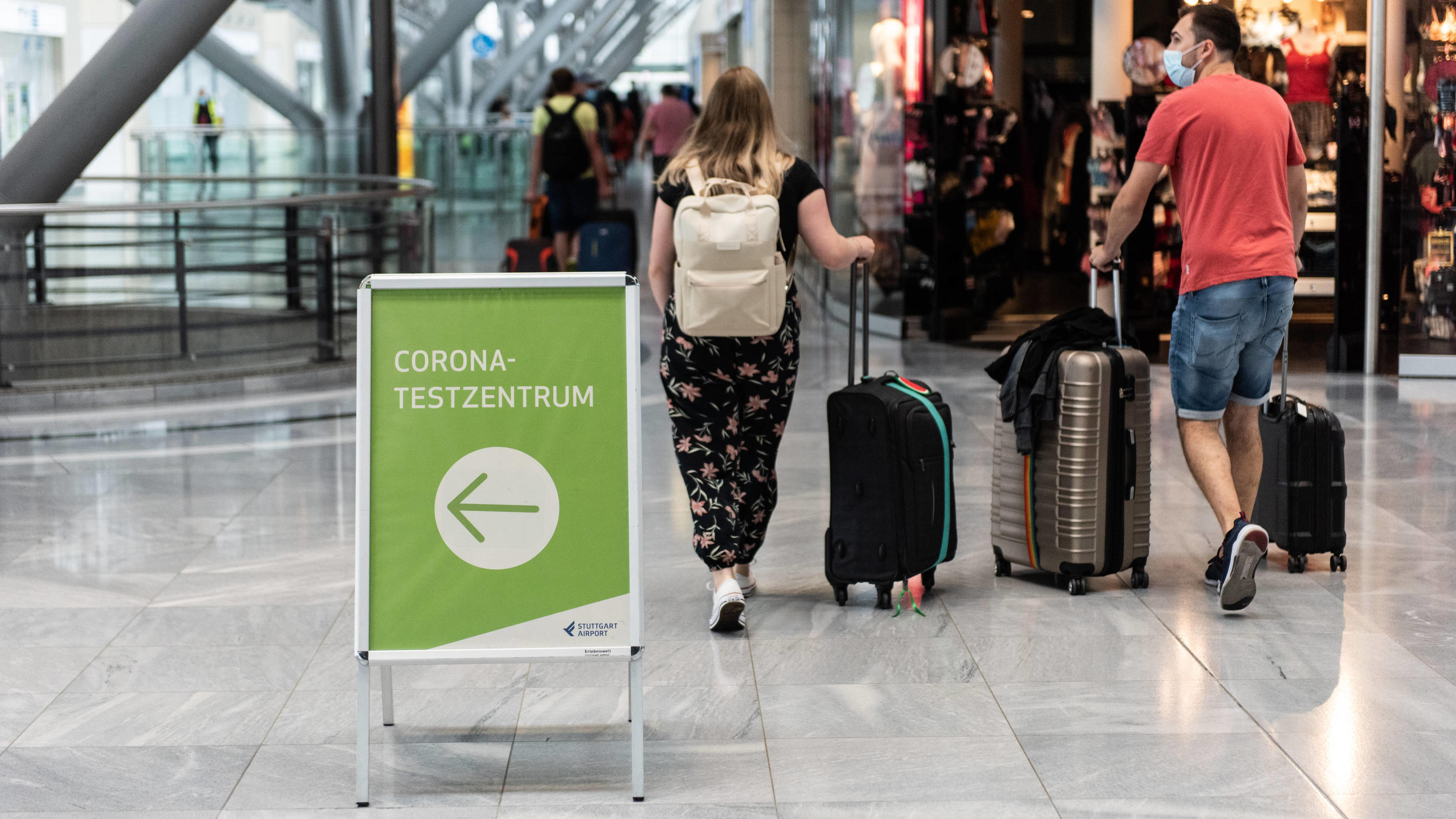 Corona-Testzentren für Reisende: Bisher kaum positiv Getestete an deutschen Großflughäfen Corona-Testzentrum am Flughafen