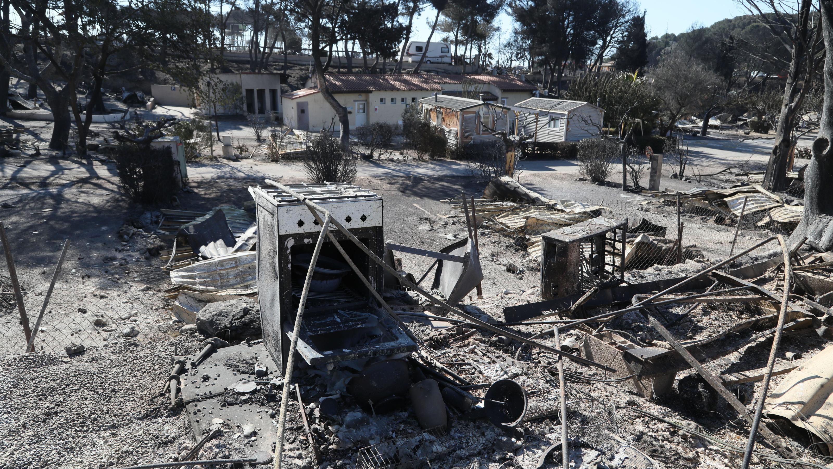 Waldbrandgefahr in Deutschland: Die Lage ist ernst Verwüstung im französischen Martigues. Die Brände wüten bereits seit einigen Tagen in Frankreich.