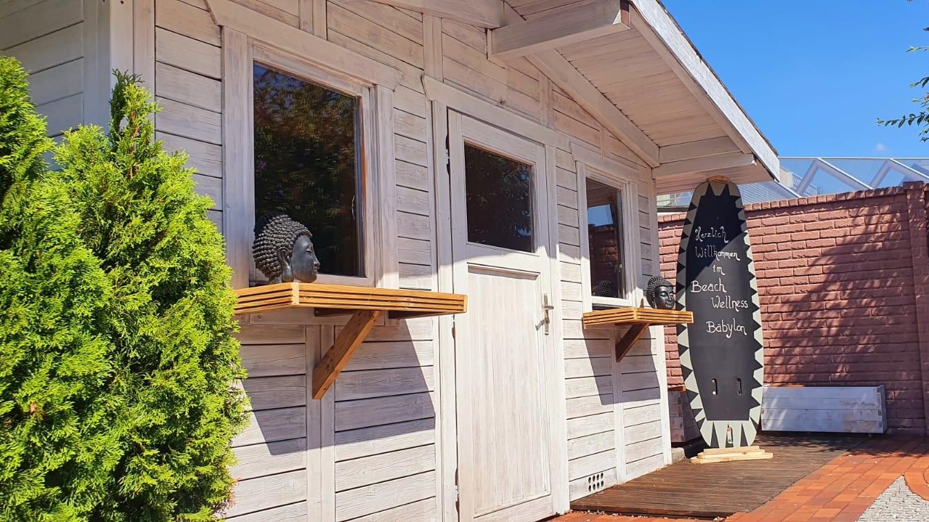 Karibiksand statt Kondome! Hamburgs größtes Bordell wird zum Beach Club Hamburger Bordell wird zum Beach Club
