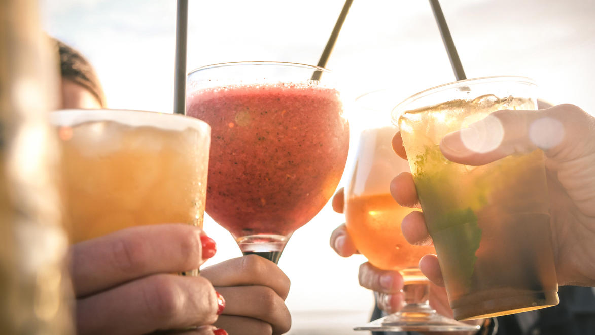 Abkühl-Drinks: 5 eiskalte Erfrischungen für die Schwitze-Hitze Sommergetränke zum Genießen