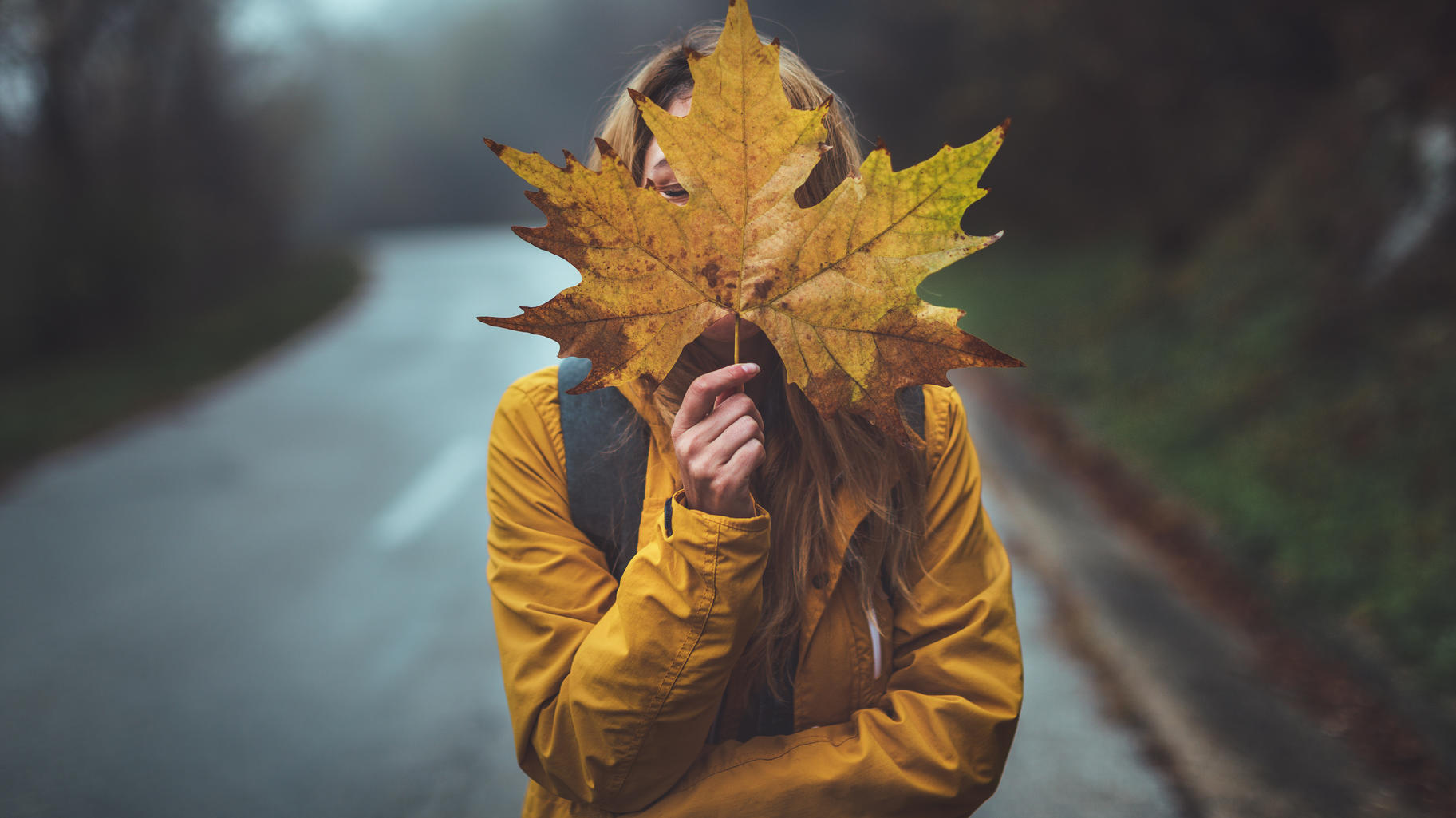 Simpler Style-Trick: Diese 5 Teile sind im Herbst unverzichtbar! Herbst-Outfit für Regentage.