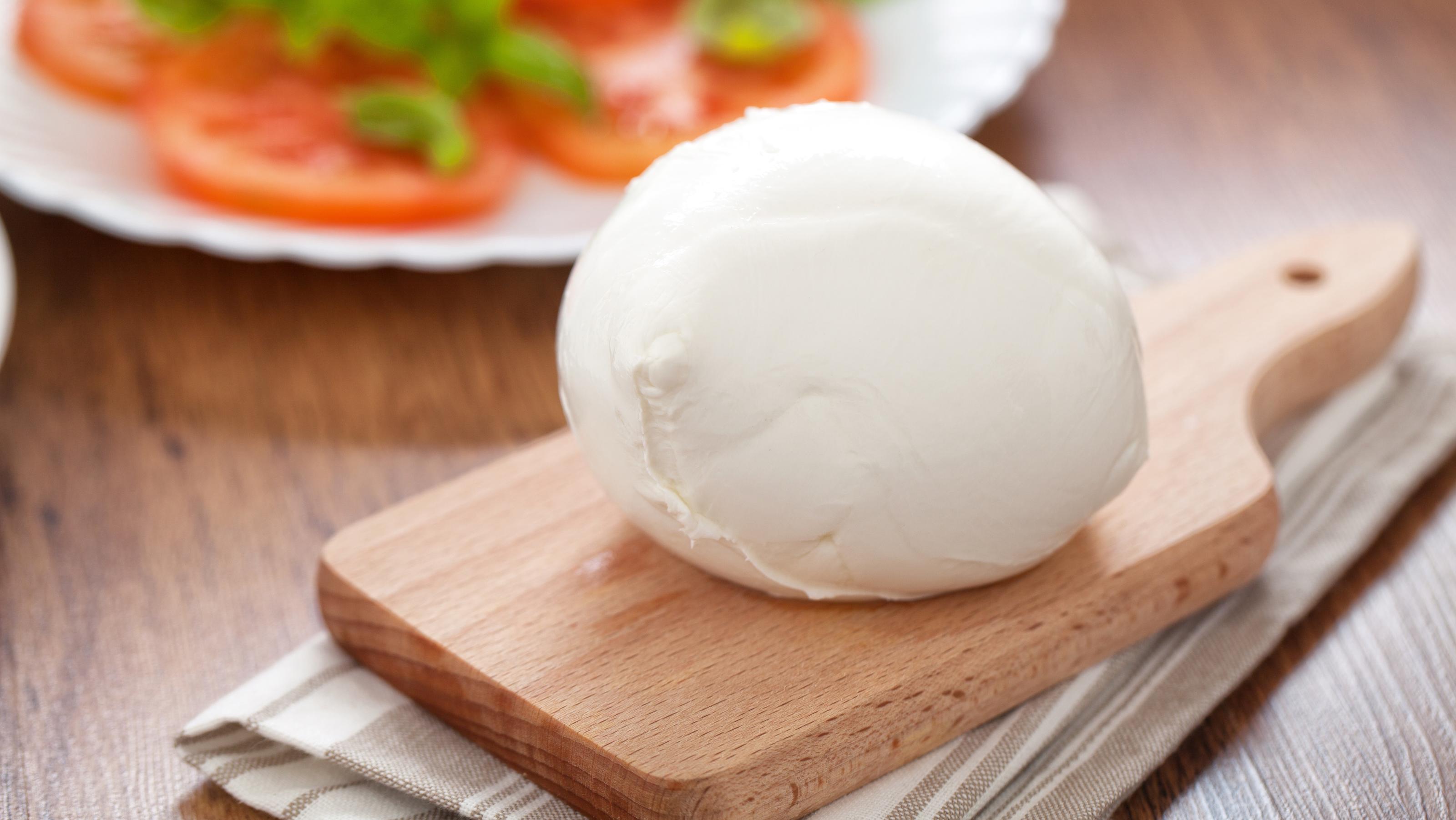 Käse, Eier & Co.: Die traurige Wahrheit hinter alltäglichen Lebensmitteln Büffelmozzarella
