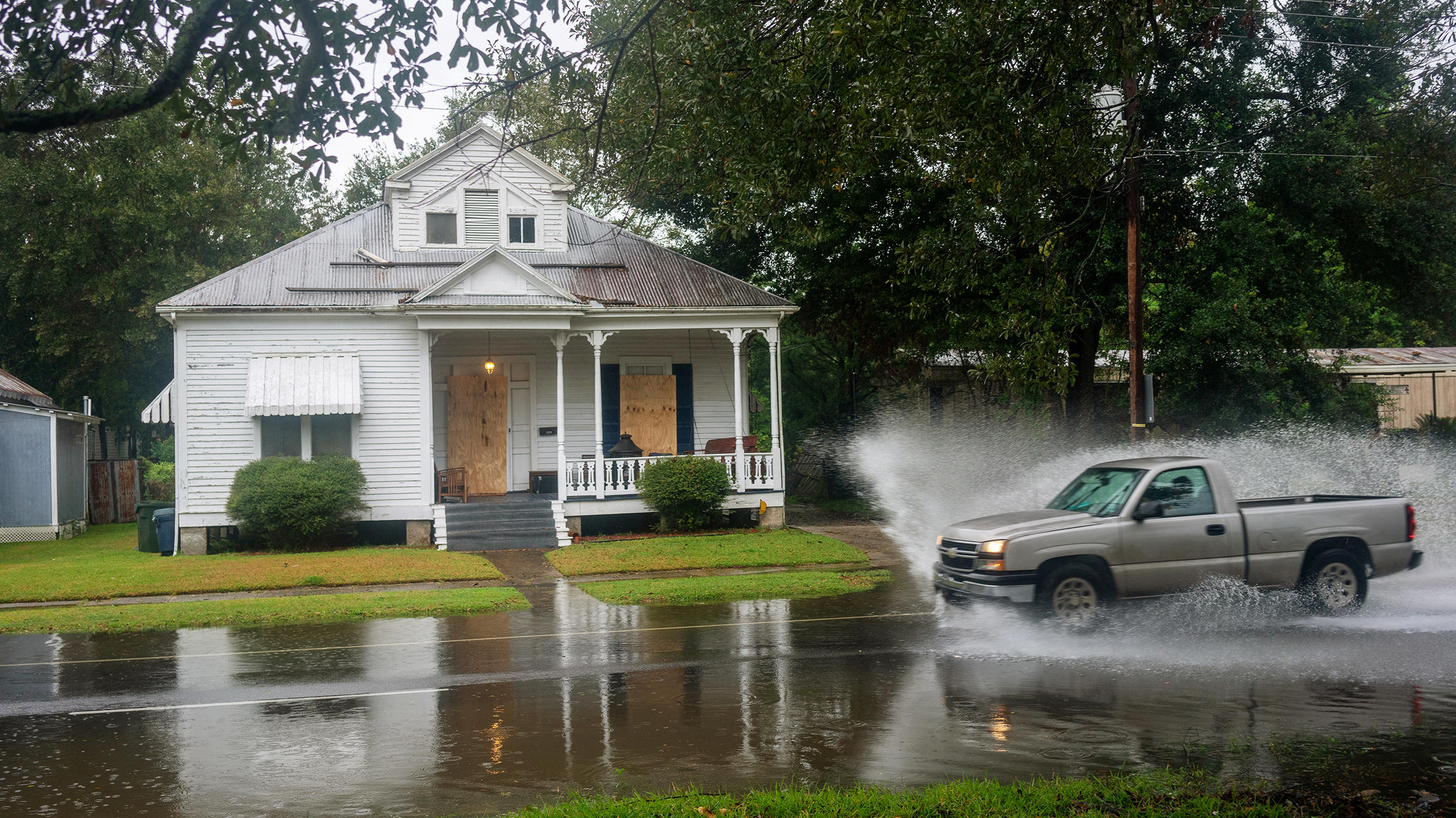 Atlantische Hurrikan-Saison 2020: Louisiana zum vierten Mal getroffen Regen ohne Ende - und die Schäden der vorhergehenden Hurrikane sind noch gar nicht repariert.