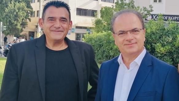 Baumpate werden und auf Kreta alte Olivenhaine schützen Der Bürgermeister von Rethymnon, Giorgos Marinakis, dankt Karl Röske für das Schutzprojekt „alte Olivenbäume“)