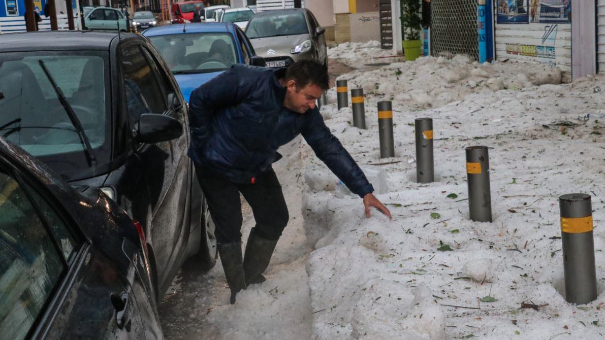 Schwere Unwetter auf den Kanaren und Kreta - Sturm über Frankreich und Spanien Fußgänger kamen auf den Gehwegen überhaupt nicht mehr voran (Imago)