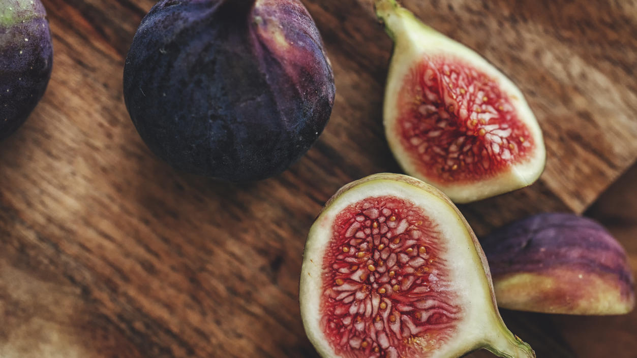 7 Lebensmittel, die wie die Organe aussehen, für die sie gut sind! Feigen gelten seit jeher als Fruchtbarkeitssymbol.