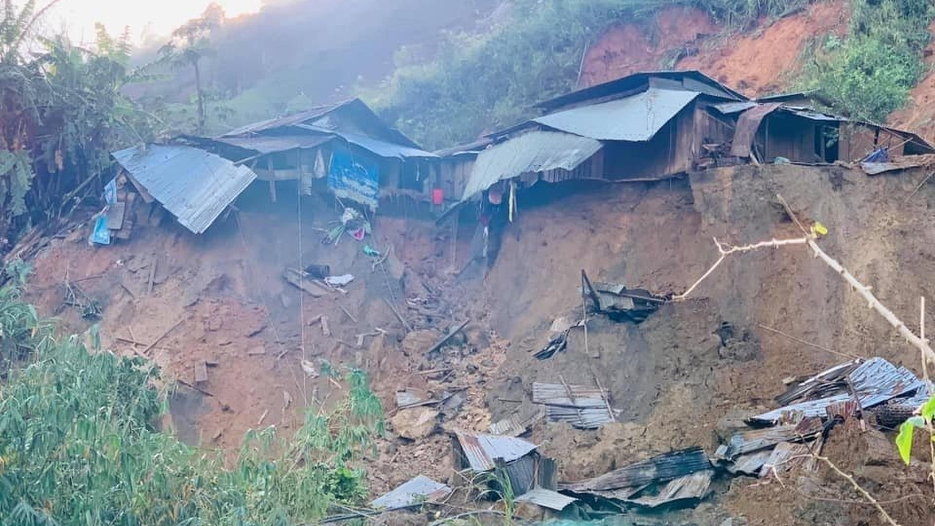 Taifun Molave in Vietnam: Tote durch Erdrutsche Taifun Molave in Vietnam: Tote und Vermisste nach Erdrutschen.