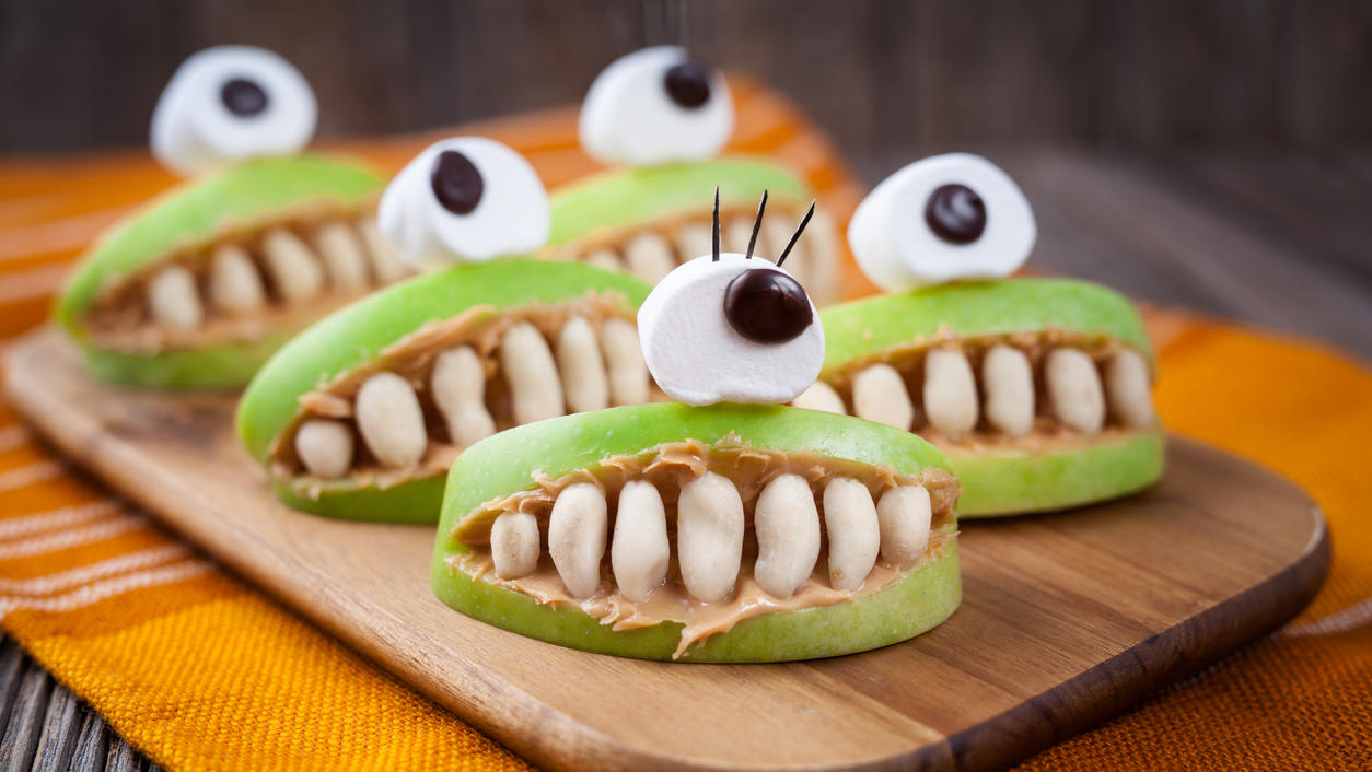 Vier tolle Rezepte für ein schaurig-schönes Halloween-Fest mit der Familie Die Apfelmonster grüßen recht freundlich!