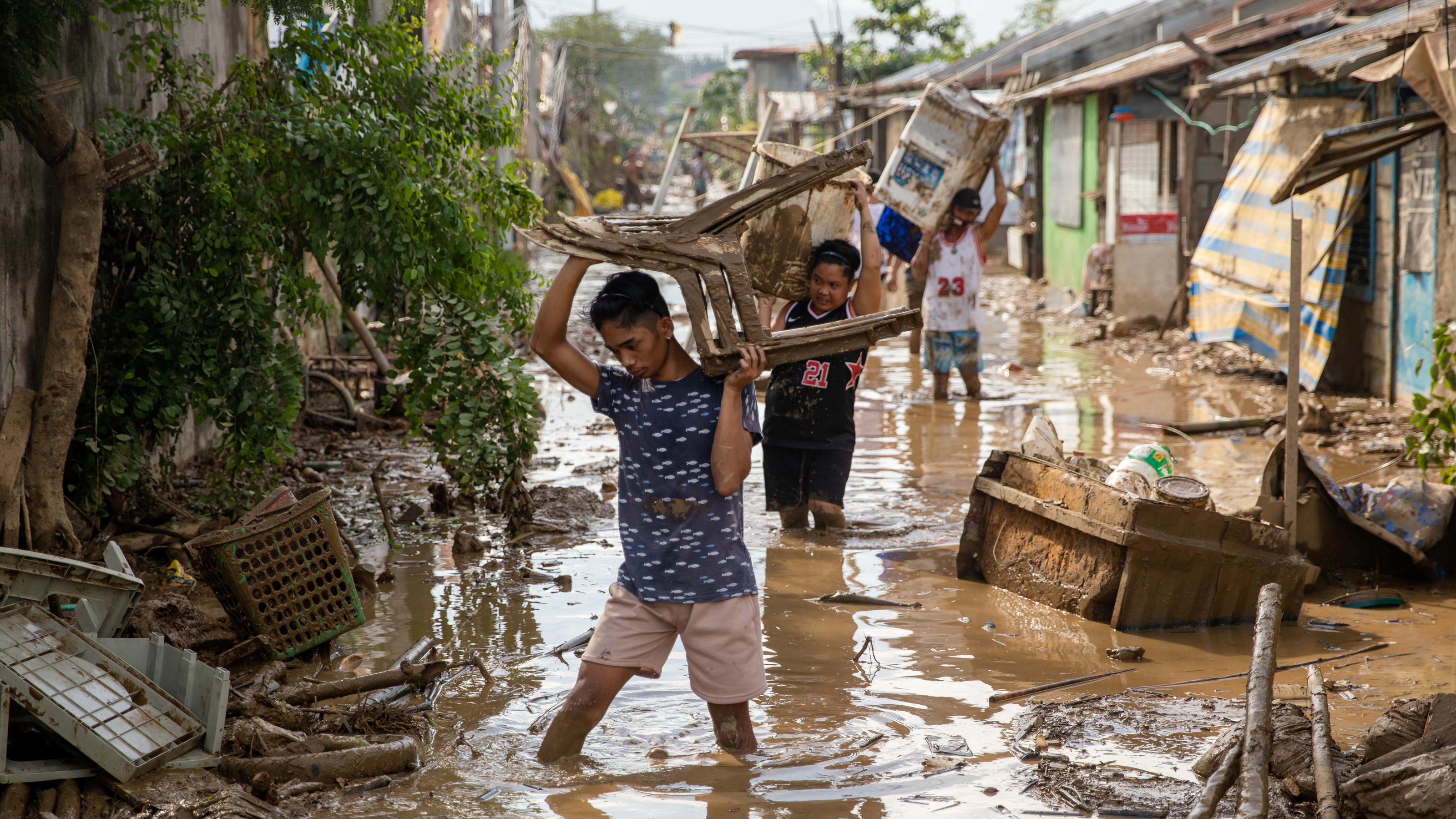 Taifun-Serie auf den Philippinen: Mindestens 67 Tote durch Vamco Fürchterliche Bilder aus den Slums von Manila. Taifun
