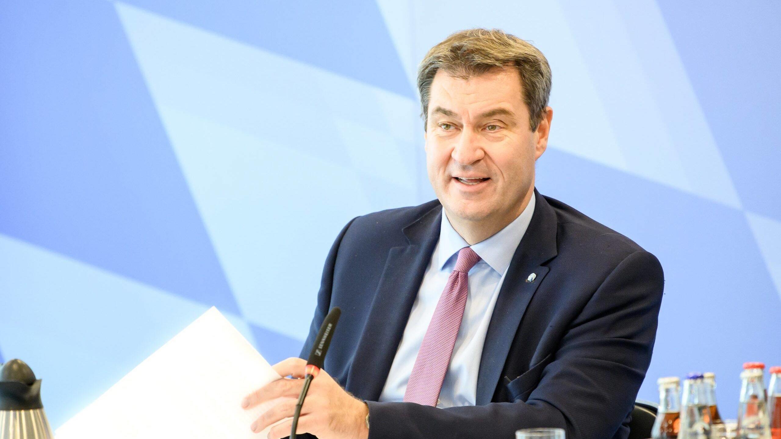 Scholz und Söder wollen Lockdown verlängern Ministerpräsident Dr. Markus Söder, MdL, während der Videokonferenz mit der Schulfamilie. Ministerpräsident Dr. Markus Söder, MdL, hat am 4. November 2020 gemeinsam mit Staatskanzleiminister Dr. Florian Herrmann, MdL, und Kultusminister Prof. Dr. Mi