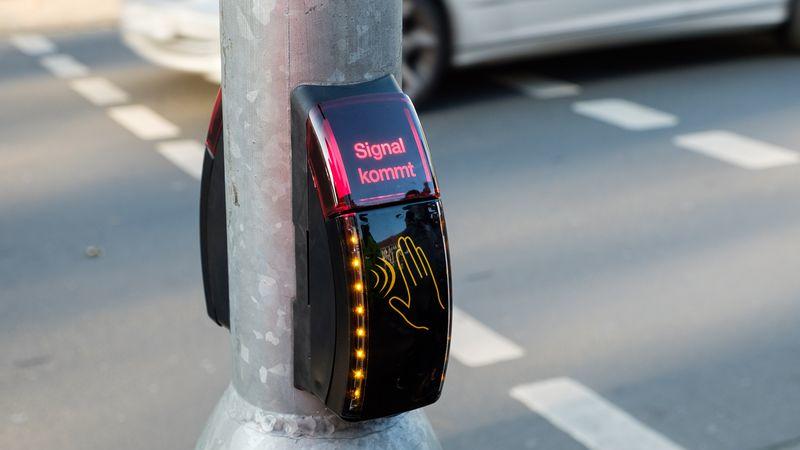 Ampeln ohne Ansteckungsrisiko: In Düsseldorf muss man jetzt nicht mehr drücken Kontaktlose Ampelschalter in Düsseldorf