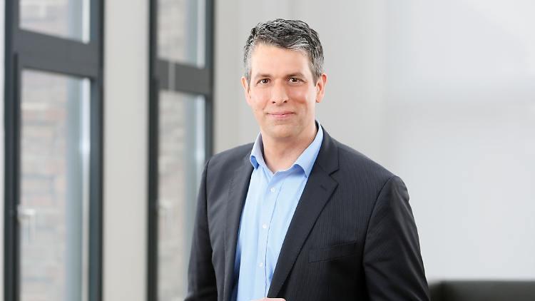 Vorsicht, Winter: In der Nacht kommen Schnee und Glätte Das Bild zeigt den RTL-Meteorologen Björn Alexander. Heute im Interview.
