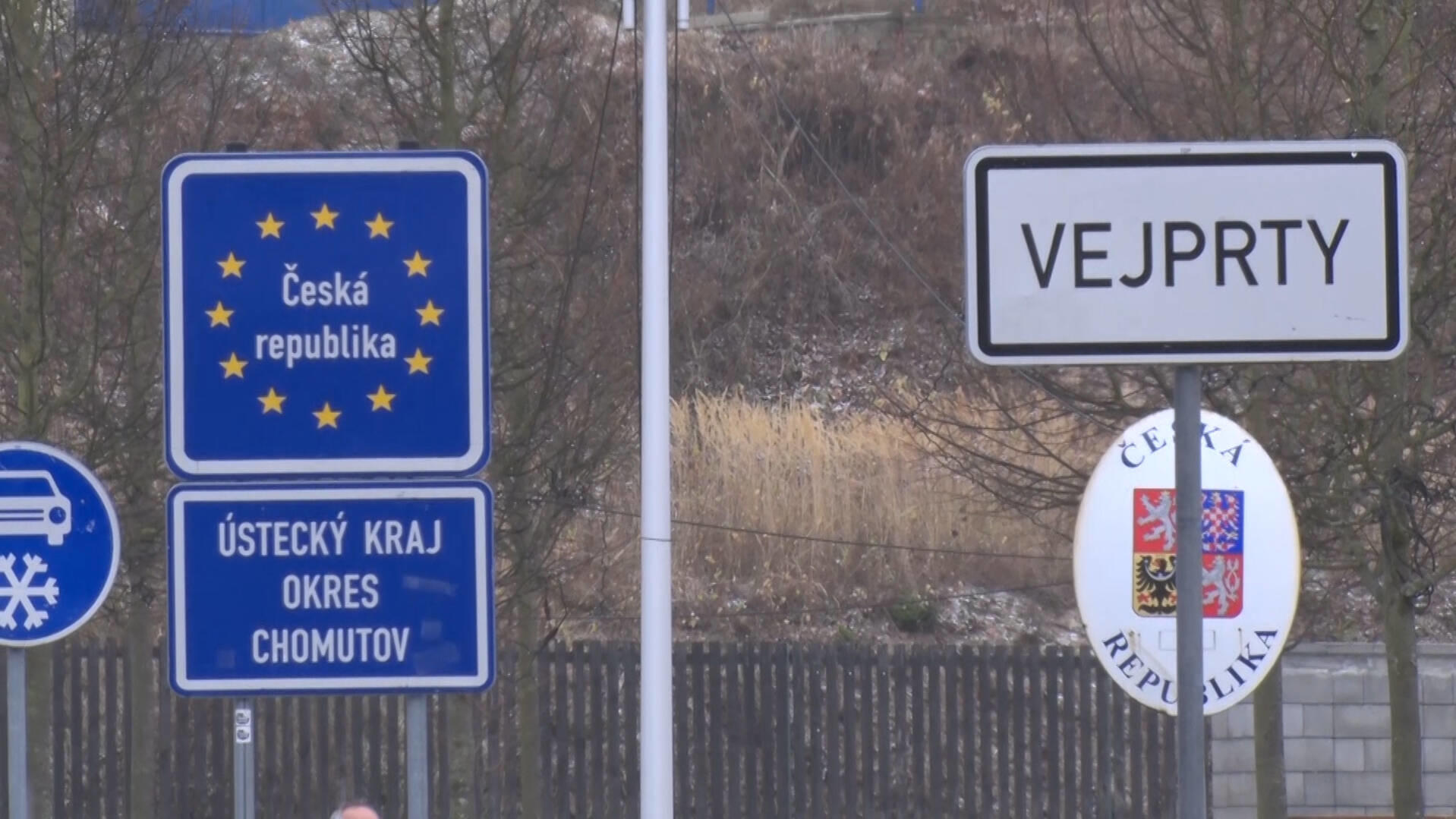 Sind Reisen in das Nachbarland nun wieder möglich? 201203 GrenzeNach einem langen Lock Down in Tschechien lockert das Nachbarland Deutschlands die scharfen Coronaregeln. Wochenlang waren Restaurants, Kneipen geschlossen. Friseure, Kosmetikläden waren ebenfalls geschlossen. Es gab eine strikte Ausgang