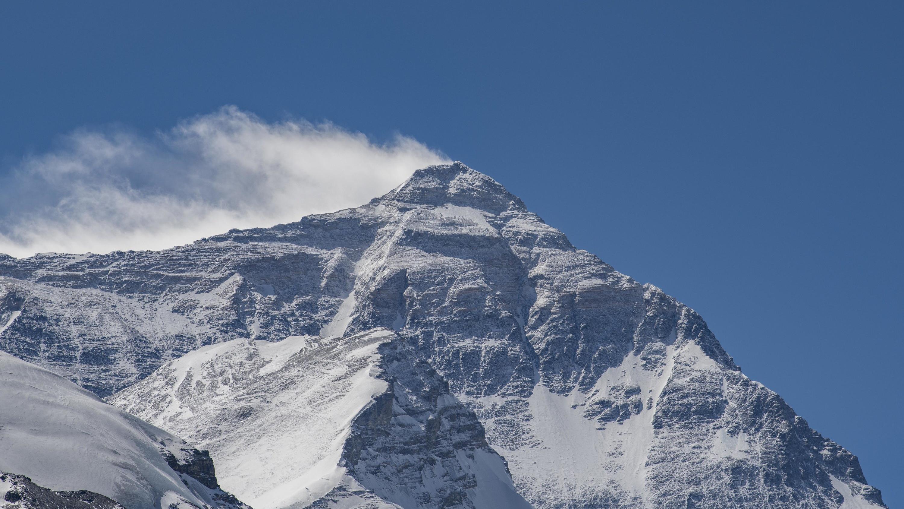 Der Plastikplanet - Mikroplastik selbst im Marianengraben Mikroplastik am Mount Everest