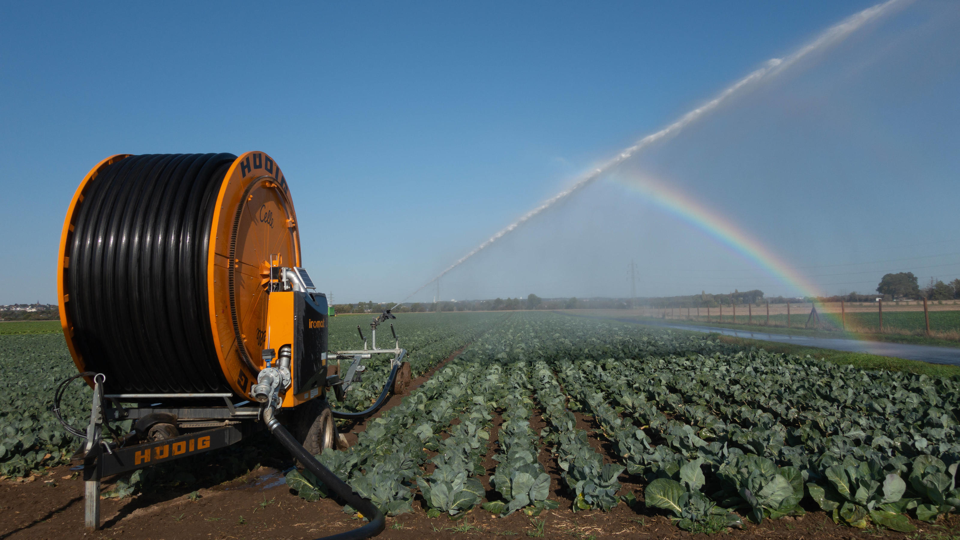 Die Grundwasserspiegel sinken: Das Land sackt ab Die Grundwasserspiegel sinken, die Folge ist Landabsenkung.