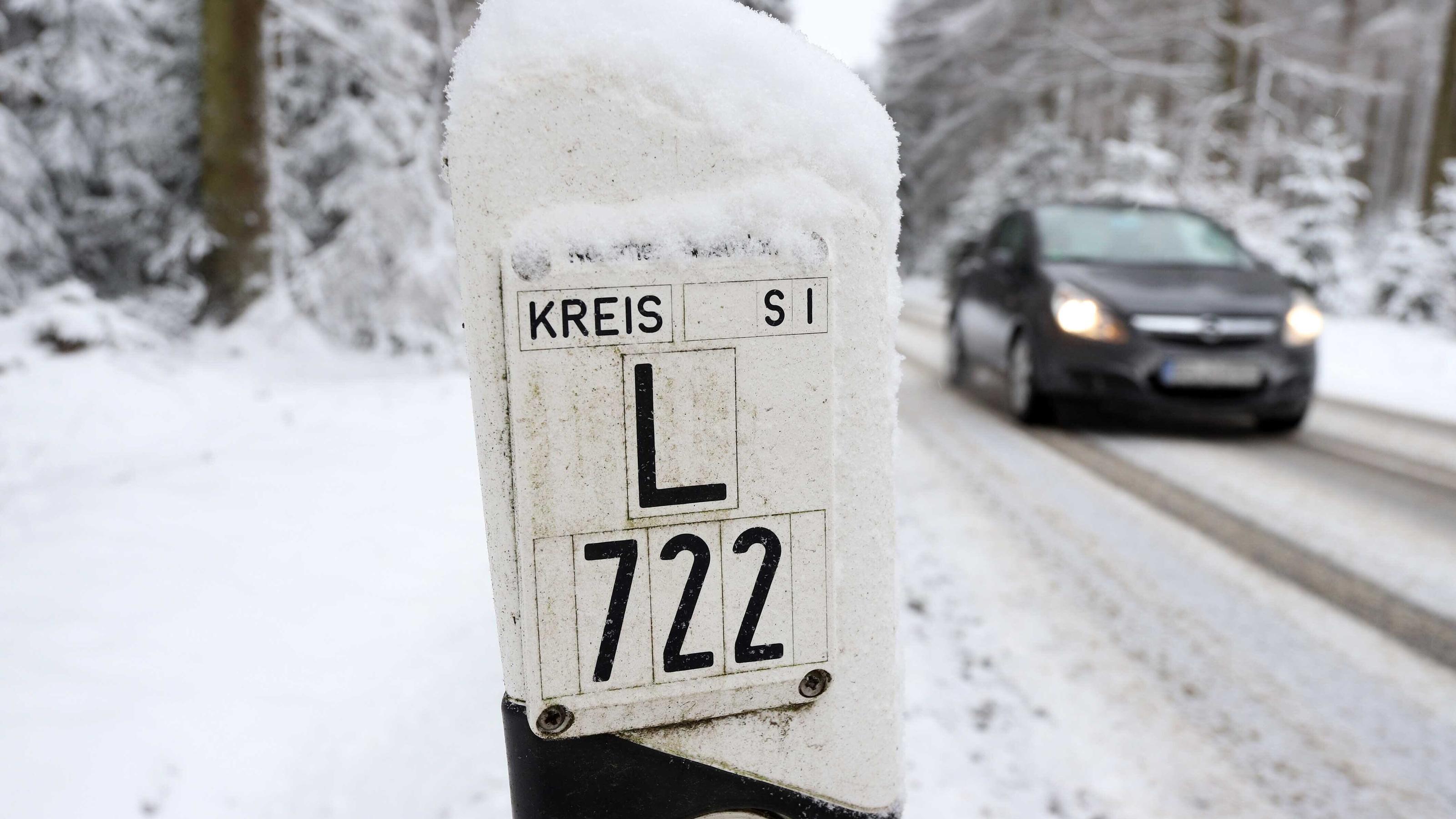 Wetterlexikon: Glätte und ihre unterschiedlichen Arten Bei Schneeglätte wird der gefallene Schnee zusammengepresst