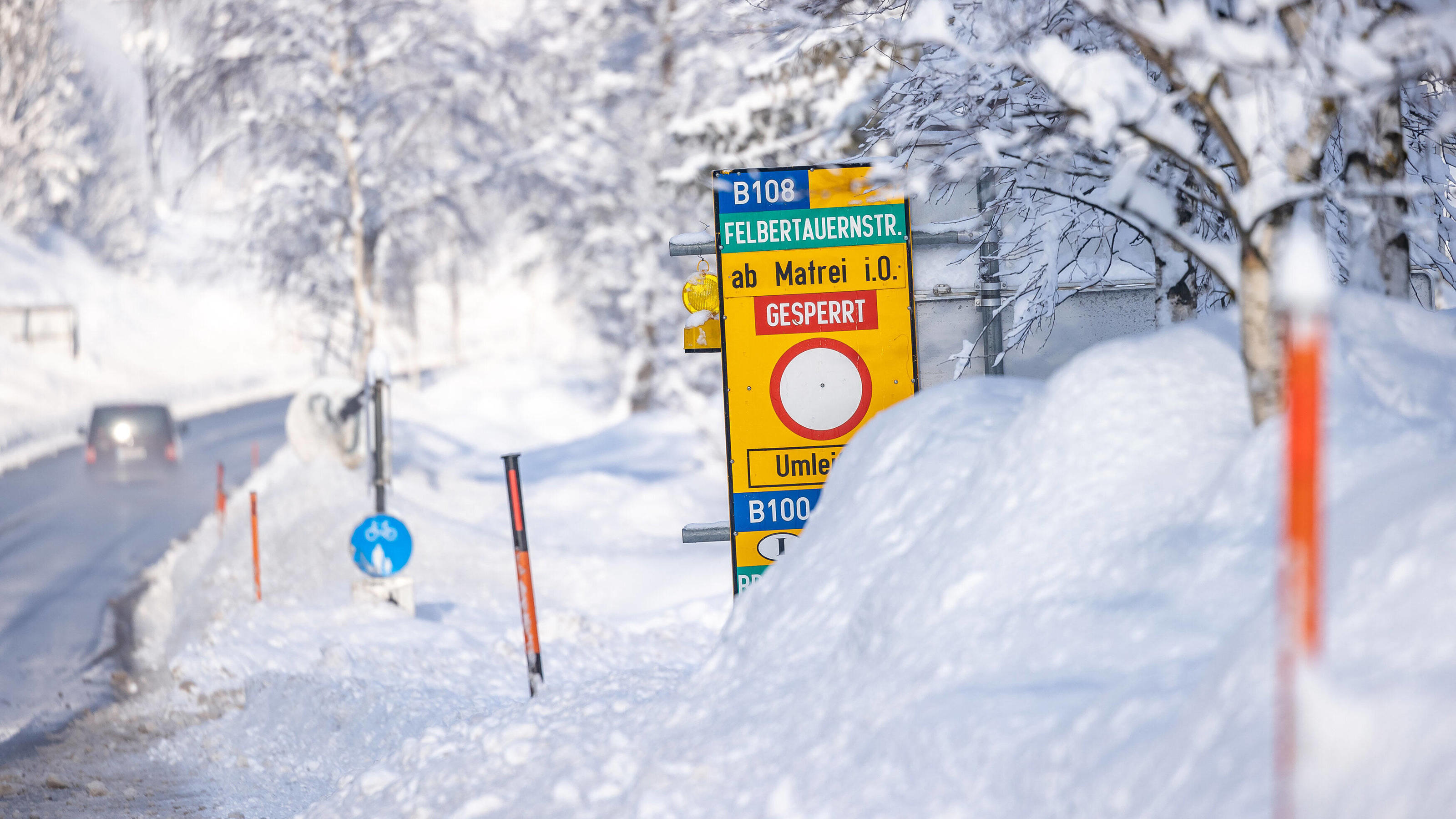 Deshalb ist der Winter 2021 ein gutes Beispiel für den Klimawandel Straßensperrung wegen Schnee in Matrei in Osttirol