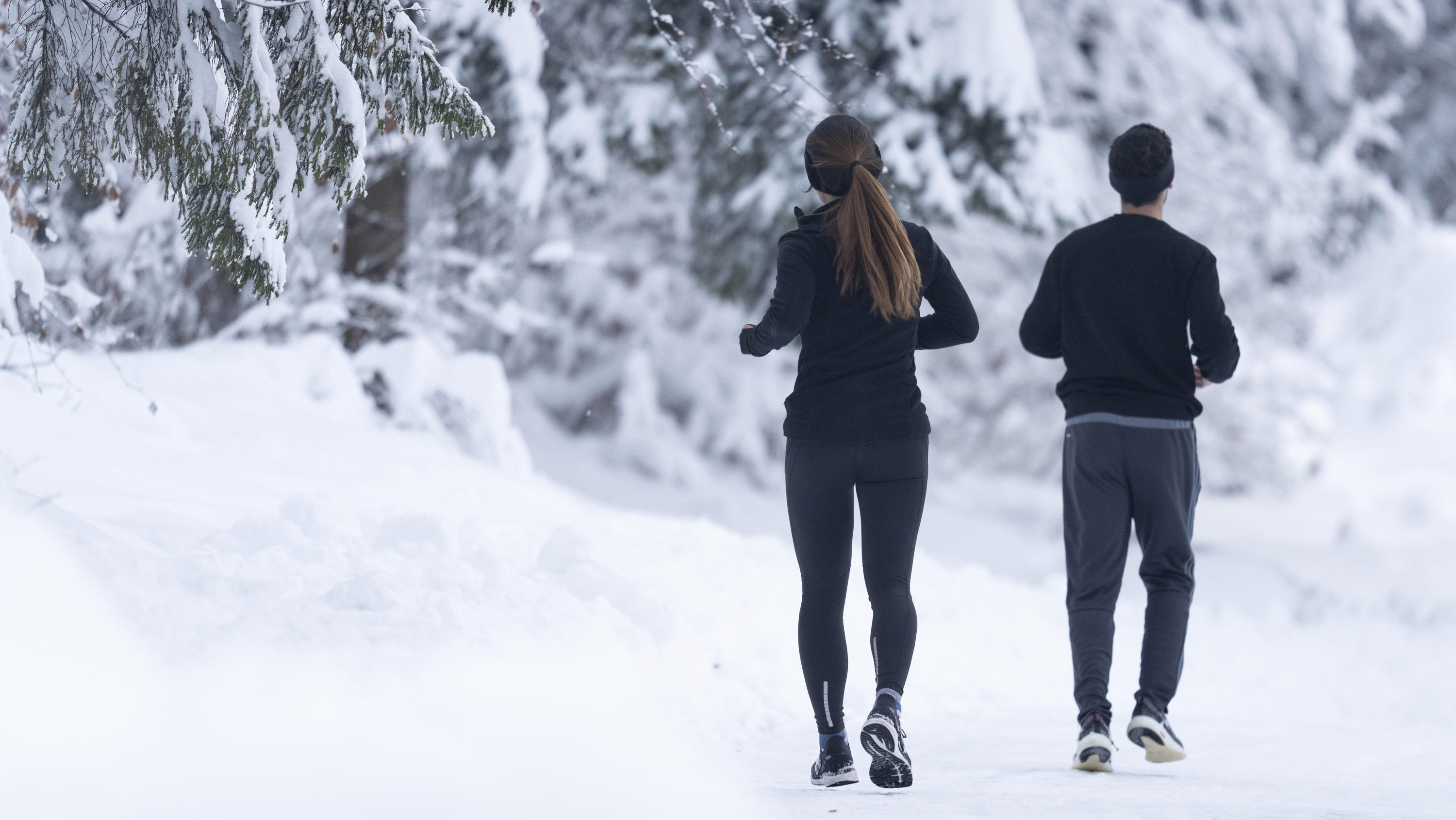 Die unangenehmen Folgen der Kältenächte Bei Temperaturen unter -20 Grade sollten aus Sicht von Experten auch Trainierte auf Joggen und Fußballspielen im Freien verzichten.