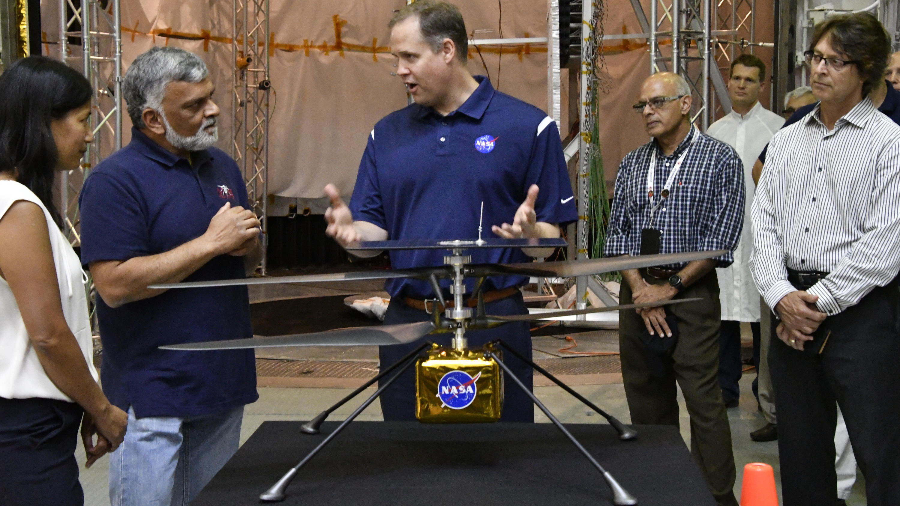 Nasas Ingenuity ist bereit für die Erkundung des Mars MiMi Aung und Bob Balaram mit dem Nasa-Mini-Hubschrauber Ingenuity