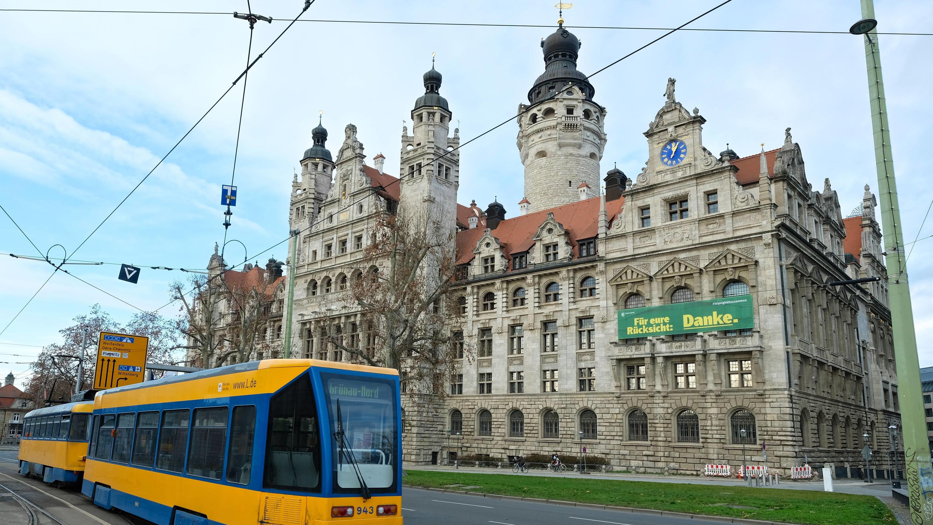 Leipzig prüft höhere Hundesteuer wegen CO2 Im Neuen Rathaus in Leipzig beschäftigt ein Antrag der Freibeuter die Beamten.