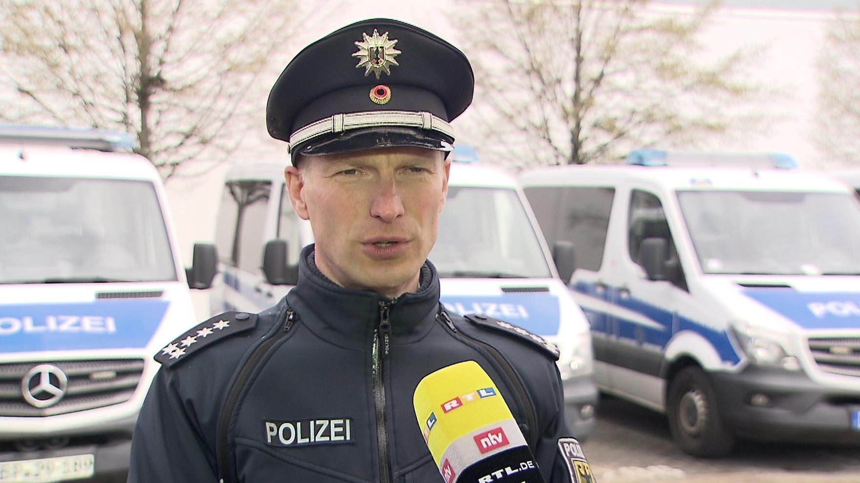 Kommt man in Polen an gefälschte Corona-Tests? RTL-Reporterin Alexandra Callenius versucht es Bundespolizei Berlin