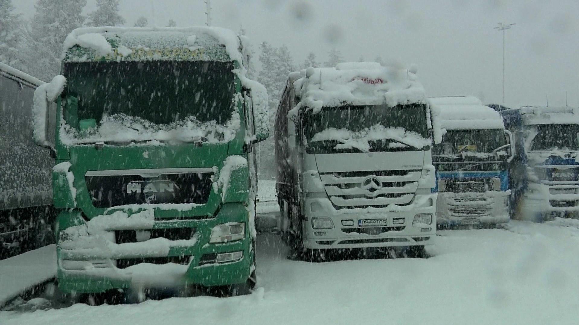 Winter in Europa: Sturmtief ULLI bringt den Schnee nach ganz Europa Schneelage in Europa im April.