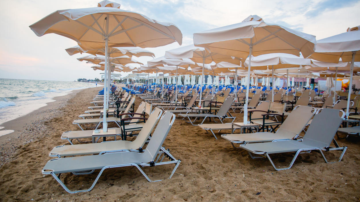 Reiseverband warnt: Schon diesen Sommer Aus für Pauschalurlaub? Leere Strände