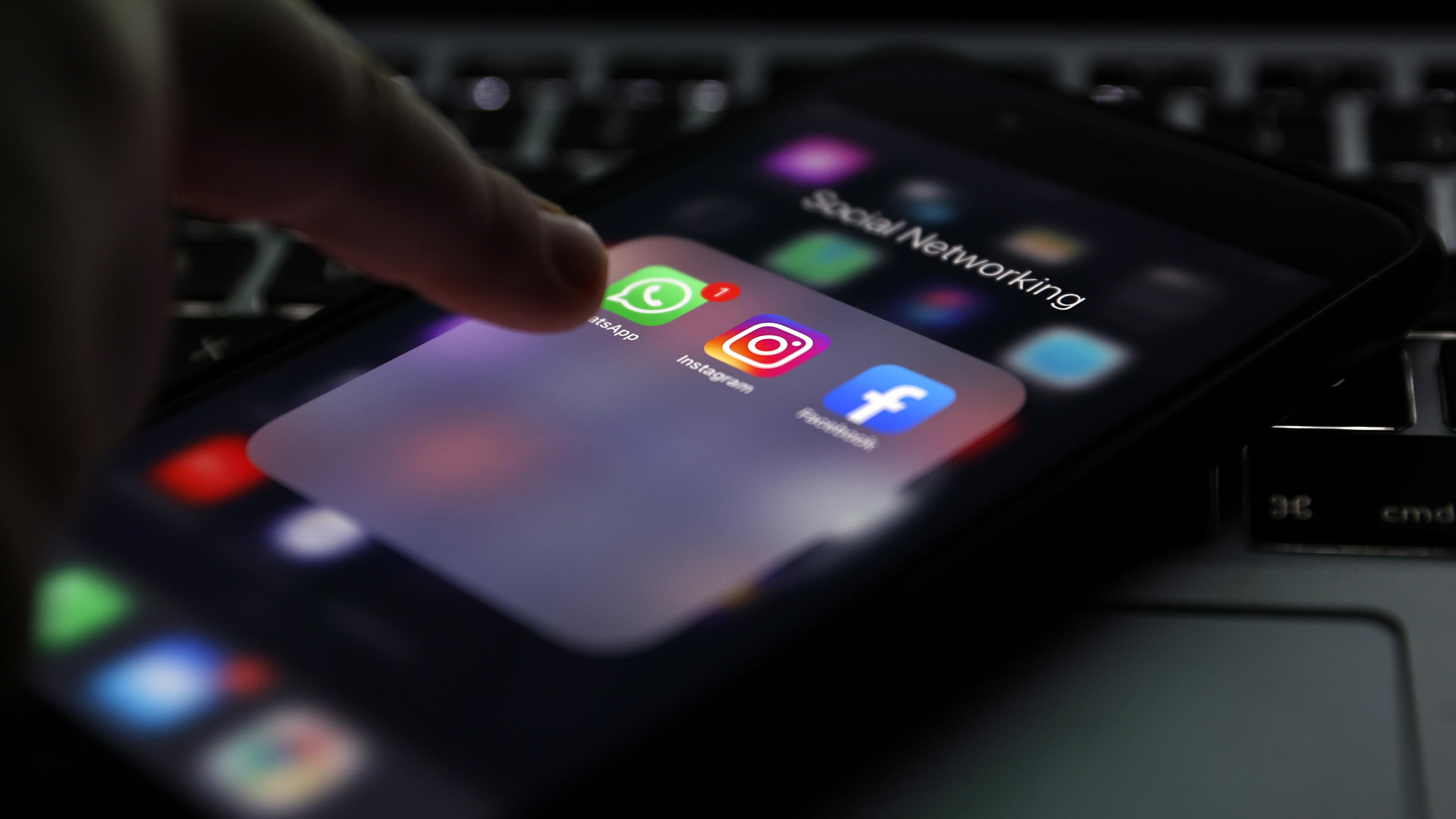 Facebook, WhatsApp, Instagram: Signal-Werbekampagne kritisiert Datennutzung Der Signal Messenger gilt als datenschutzorientierte Alternative zum Facebook Messenger WhatApp.