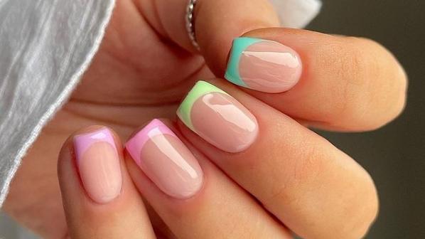 Das ist der Nageltrend im Sommer 2021 Rainbow French Nails