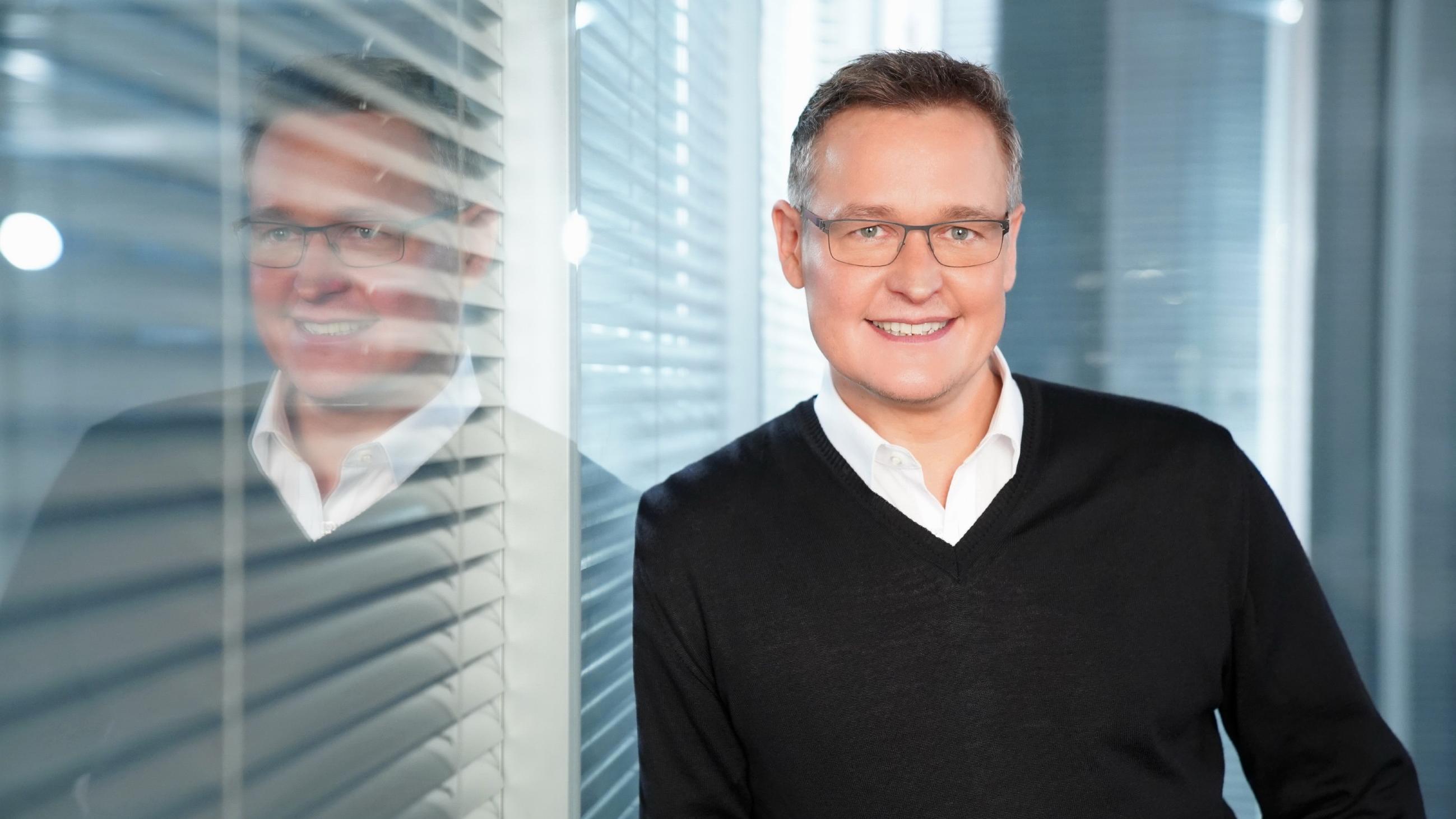 Das Das Bild zeigt den RTL-Meteorologen Bernd Fuchs