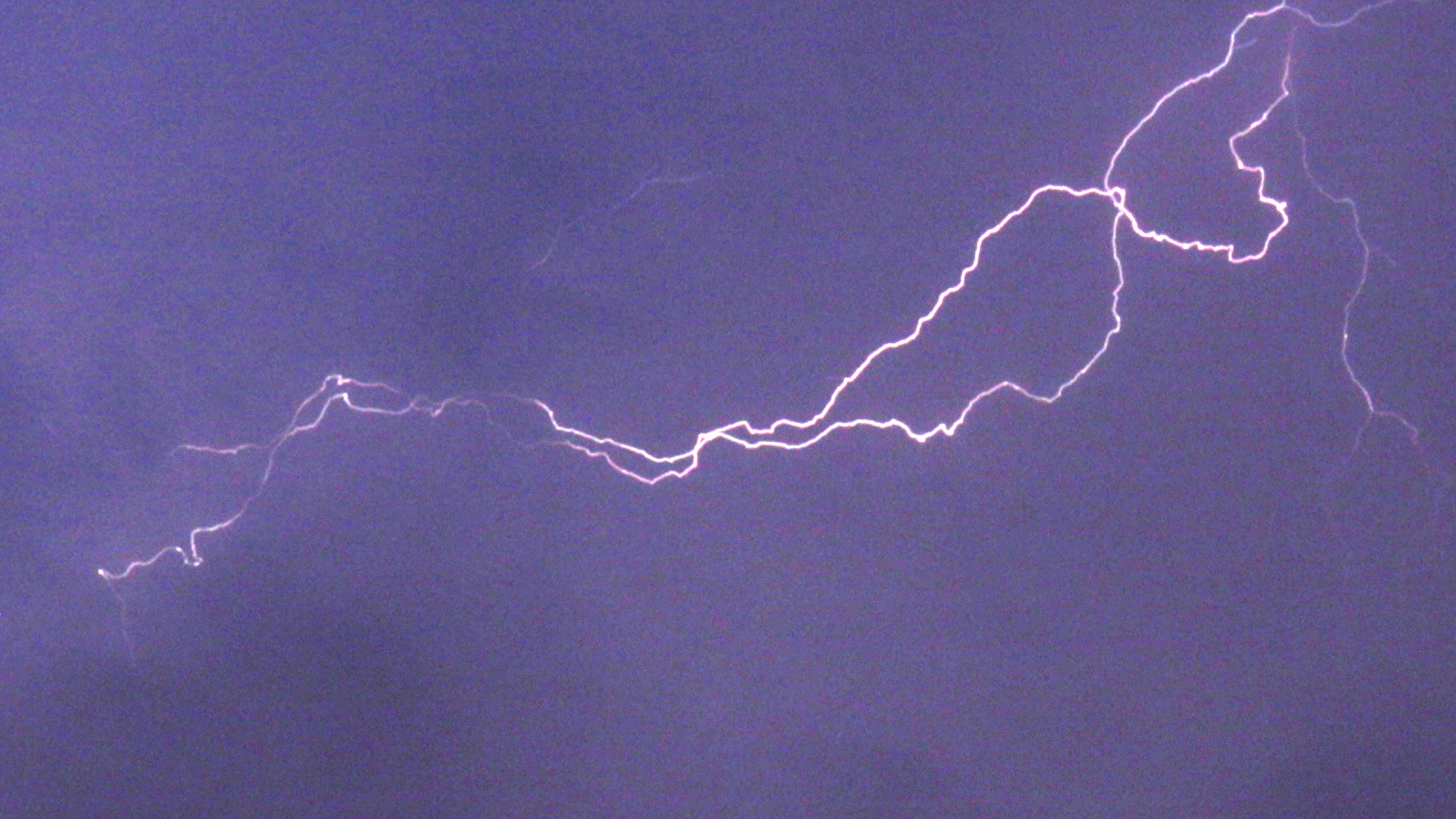 Über Spanien und Frankreich kracht es schon: Großer Hagel, Starkregen, Sturmböen Schwere Gewitter kommen auf Deutschland zu.