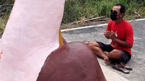 Riesenpenis soll Regen bringen XXL-Penisstatue in Chachoengsao, Thailand
