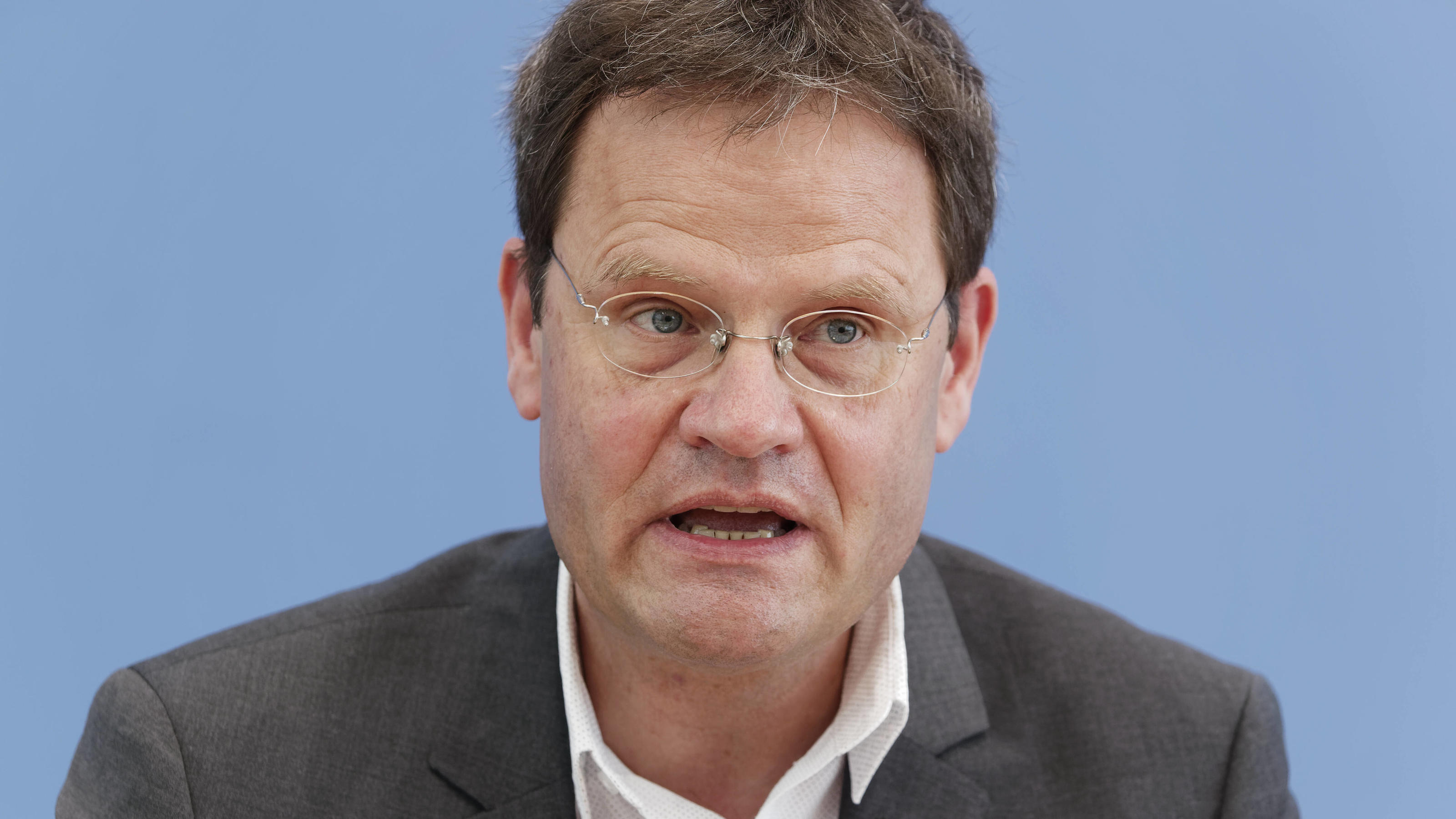 Arktis-Forscher der Polarstern schlagen Alarm Polarsternfoscher zeigen wir stark der Klimawandel in der Arktis ist.