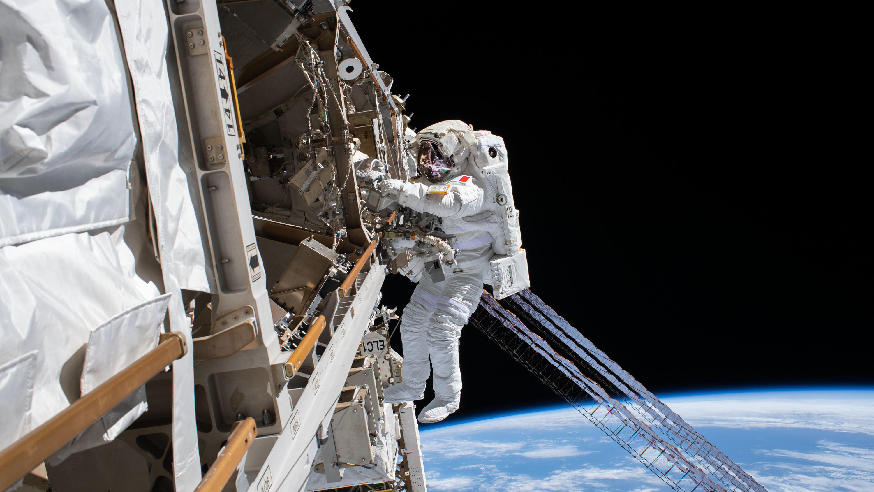Sex im Weltall: Können wir uns außerhalb der Erde fortpflanzen? Astronauten haben im Weltall andere Dinge als Sex im Kopf.