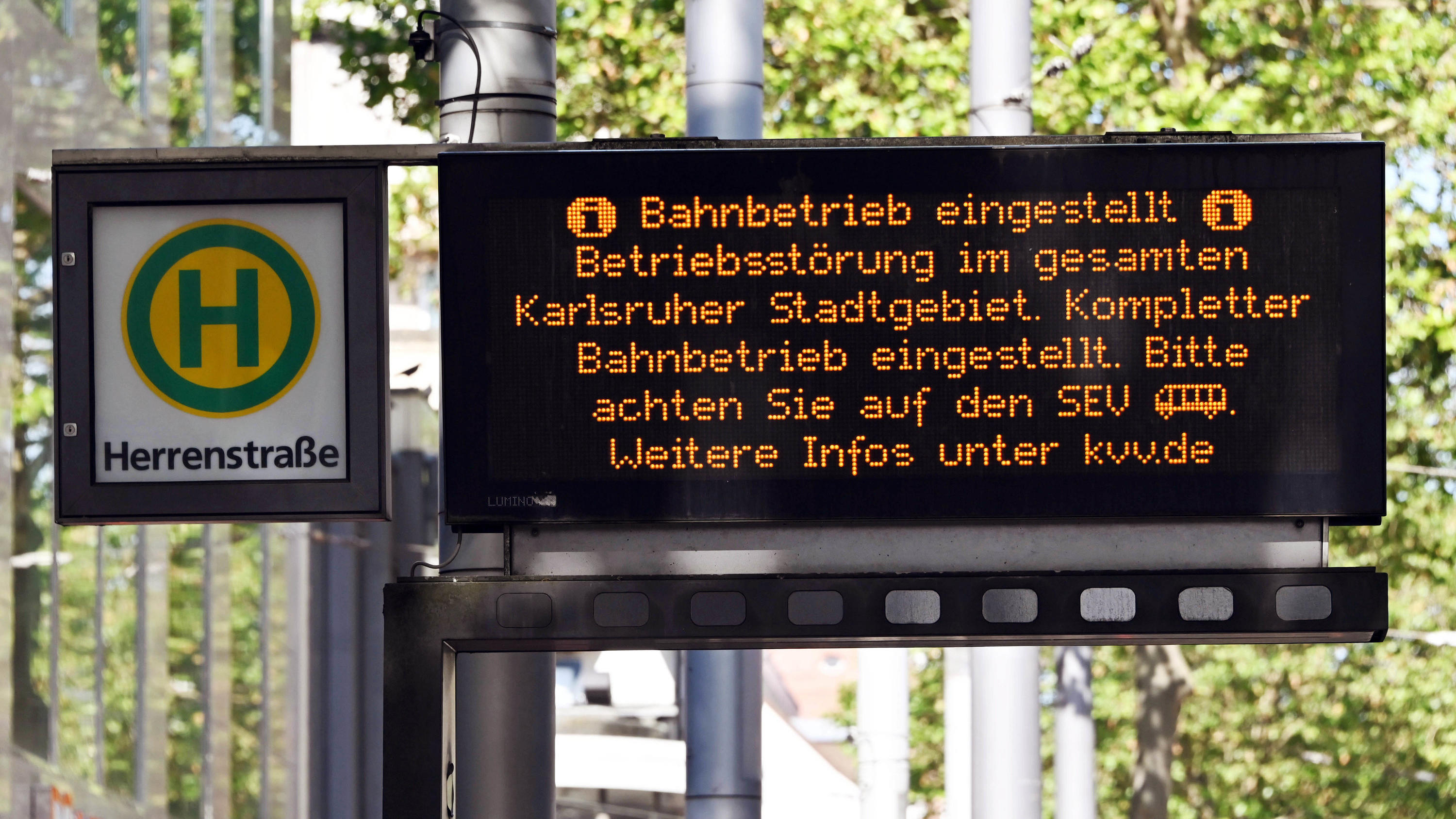 Tropische Nächte: Wann kann ich endlich wieder gut schlafen? Zu heiß für Schienenverkehr in Karlsruhe