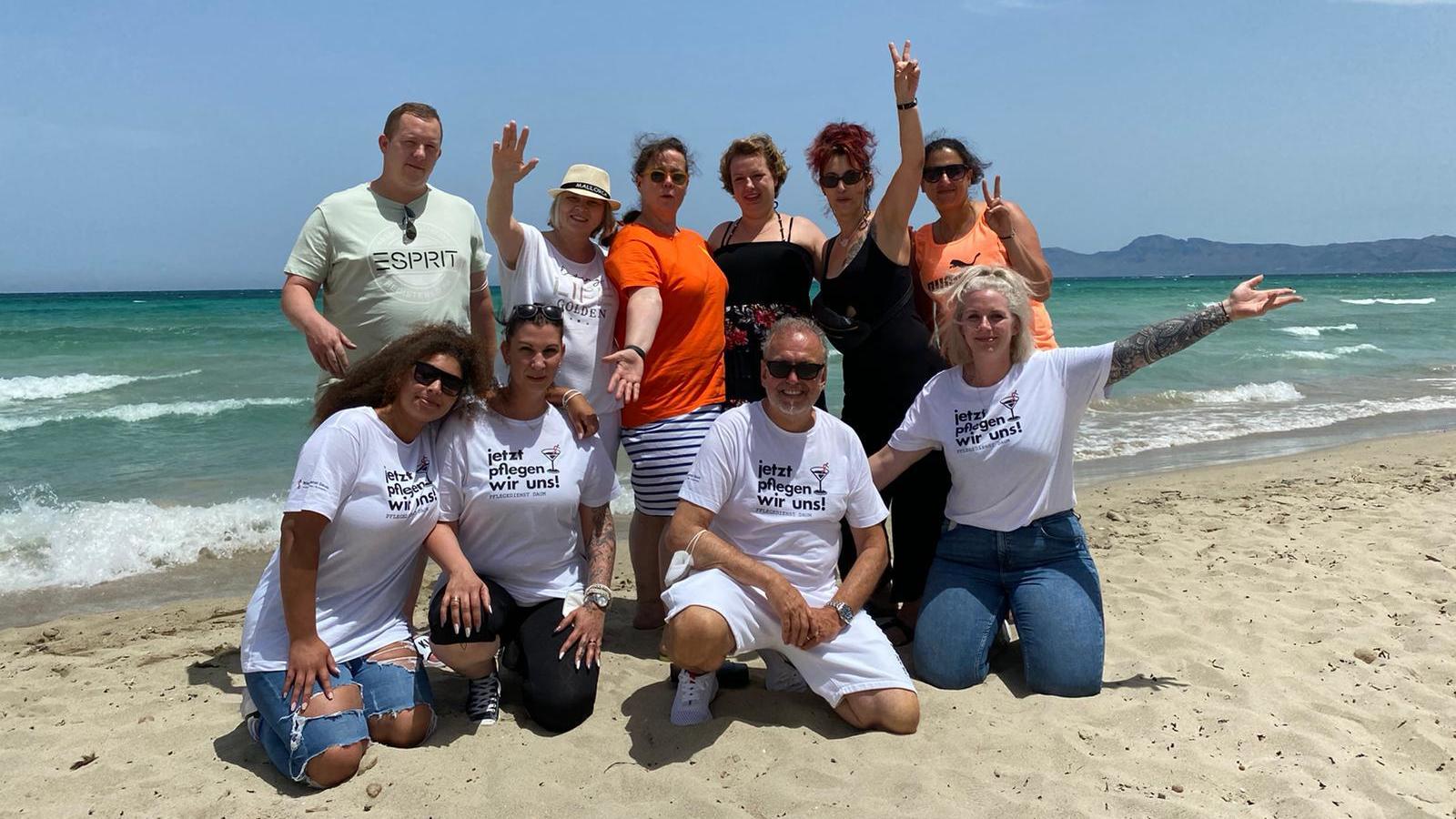 Pflegedienst-Chef spendiert allen Mitarbeitern Urlaub auf Mallora Spaß in der Sonne Mallorcas: Die Mitarbeiter des Mobilen Pflegedienst Daum laden die Batterien auf - auf Einladung des Chefs.