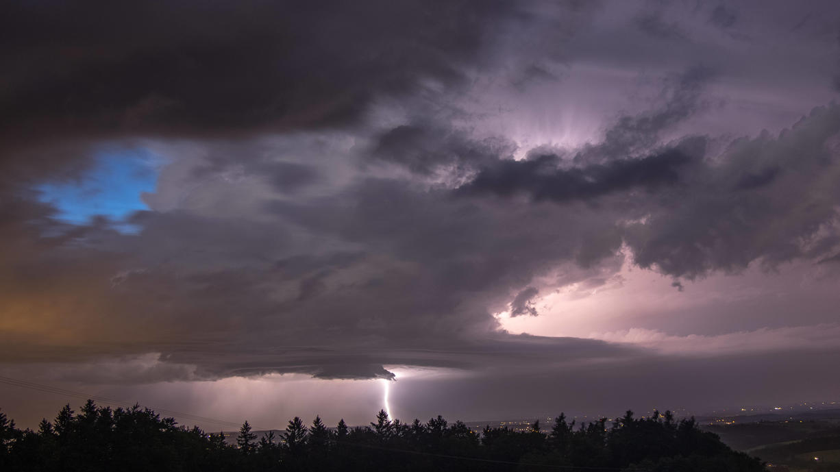Unwettergefahr dehnt sich wieder aus