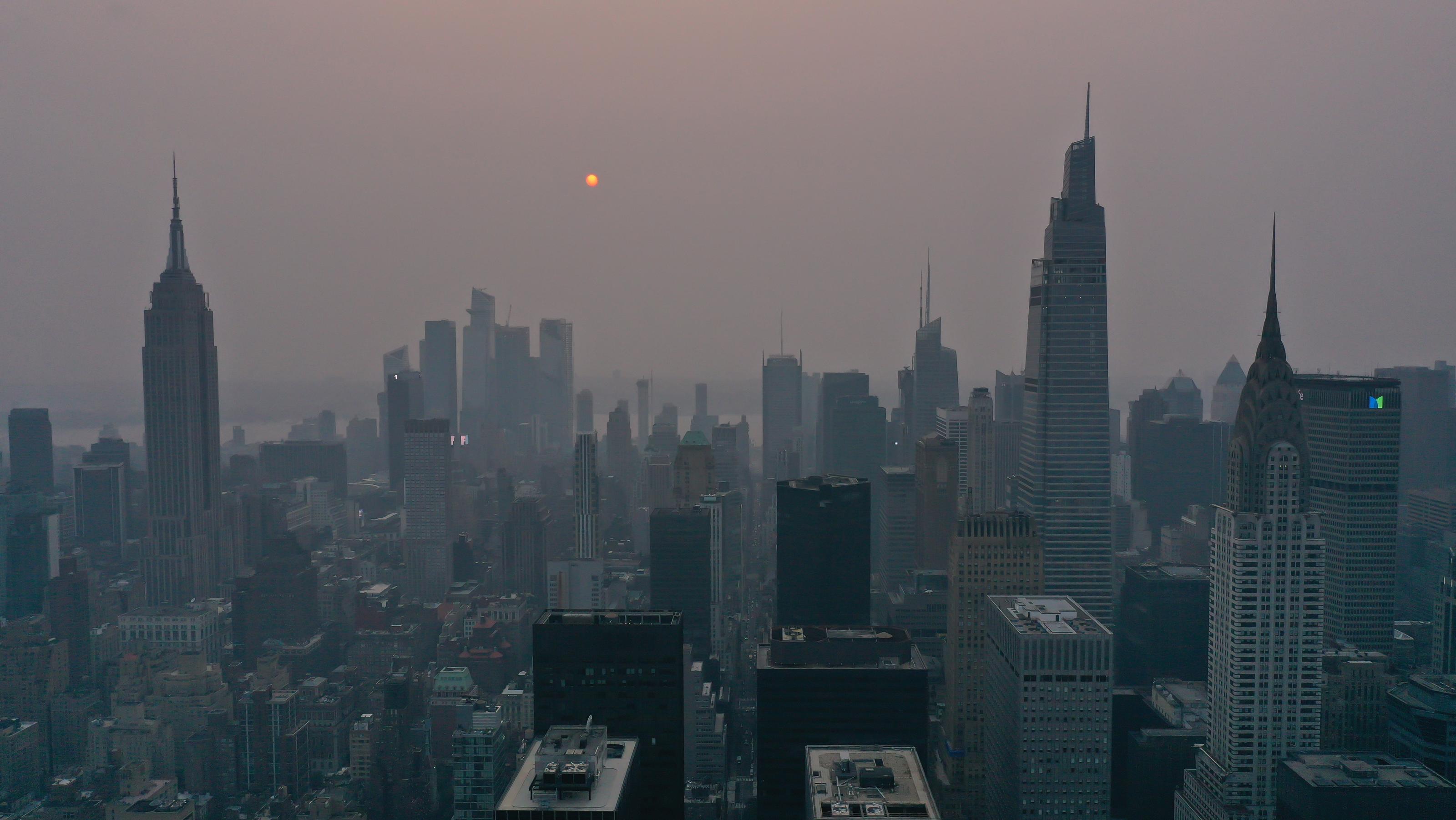 Rauchschwaden über New York - Schuld sind die Waldbrände Rauch in New York Bild dpa