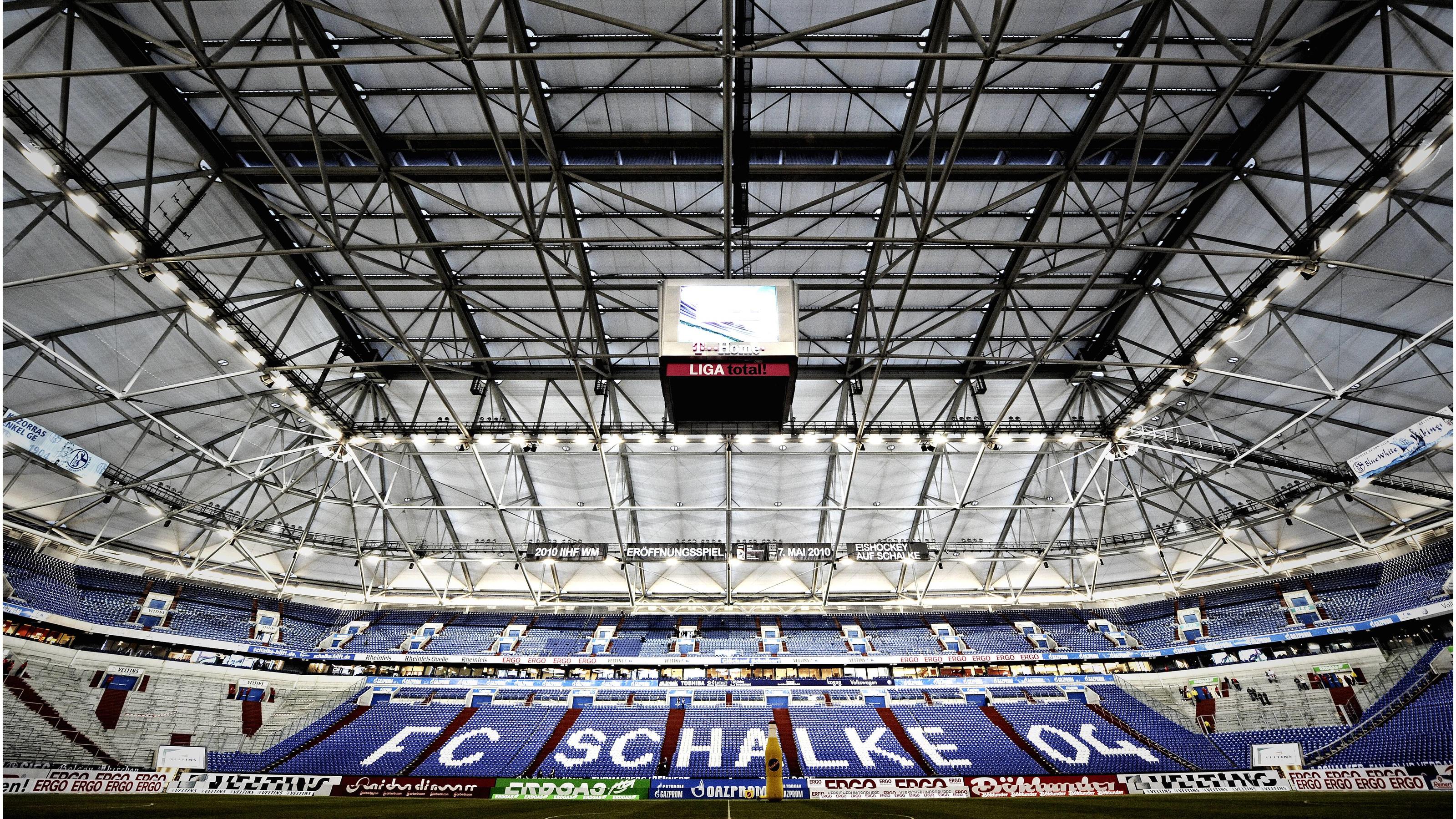 Eine Million Euro für Flutopfer - das ist der edle Spender Bildnummer: 05619309 Datum: 12.03.2010 Copyright: imago/Hardt/David HagemannFussball, 1 Bundesliga, Saison 2009 / 2010, FC Schalke 04 - Veltins Arena, 26. Spieltag, Gelsenkirchen, 12.03.2010 Stadionuebersicht in der Veltins Arena; Gelsenkirchen He