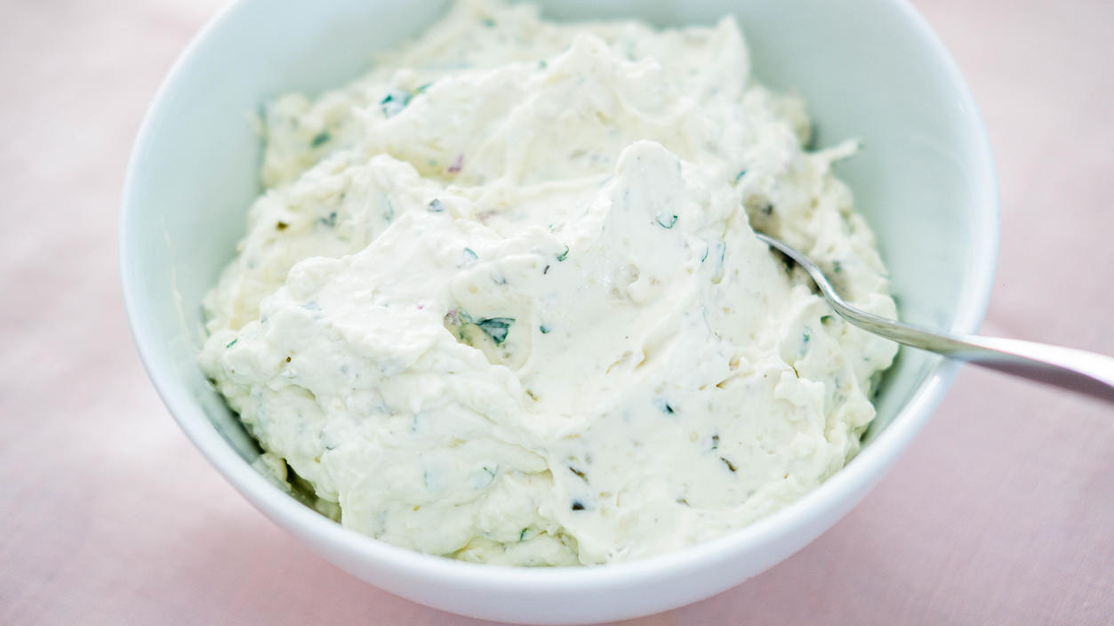 Schmand, saure Sahne und Crème fraîche: Das ist der Unterschied Creme Fraiche, Schmand, saure Sahne