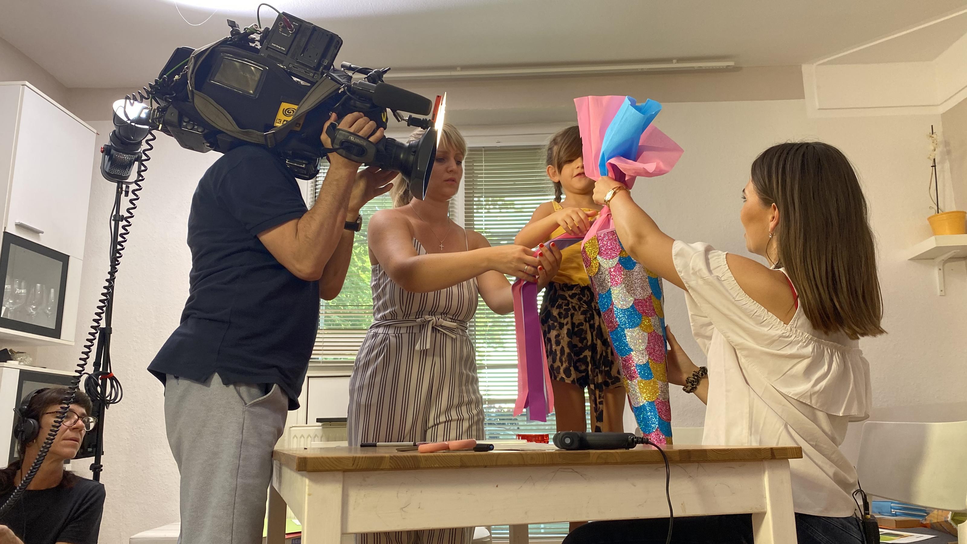 Last Minute! Schultüten selber basteln RTL-Reporterin testet den DIY-Schültüten-Trend