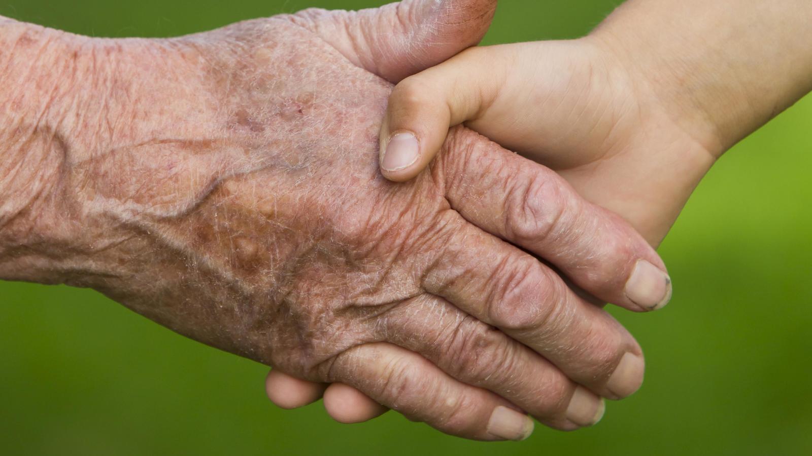 Mary O'Neill und Benjamin Olson trennen 97 Jahre Mary O’Neill und Benjamin Olson sind trotz ihrer 97 Jahre Altersunterschied Freunde.
