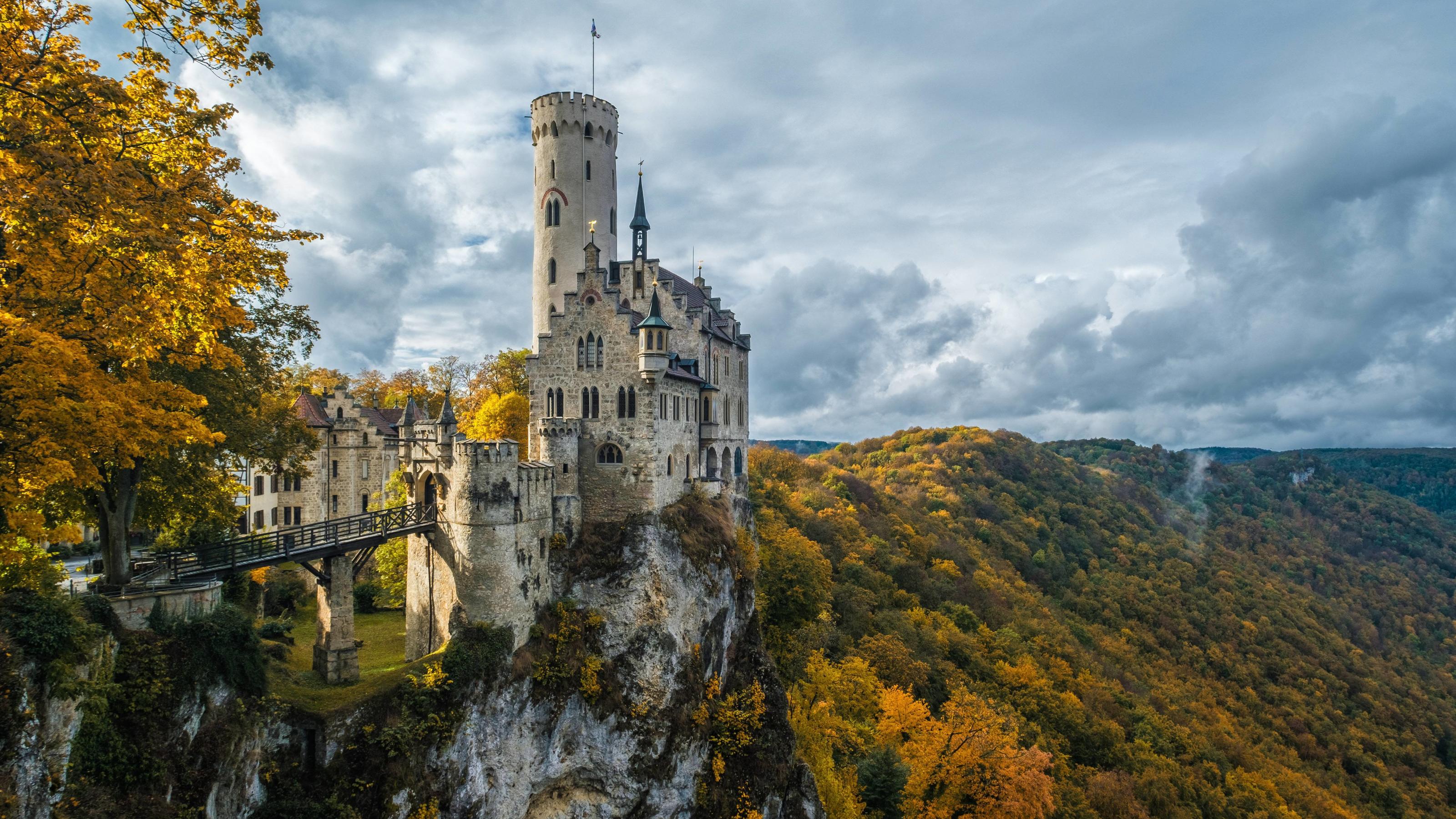 Herbstfotos mit Wow-Garantie: 5 geniale Instagram-Hotspots in Deutschland Schloss Lichtenstein bei Reutlingen (Baden-Württemberg)