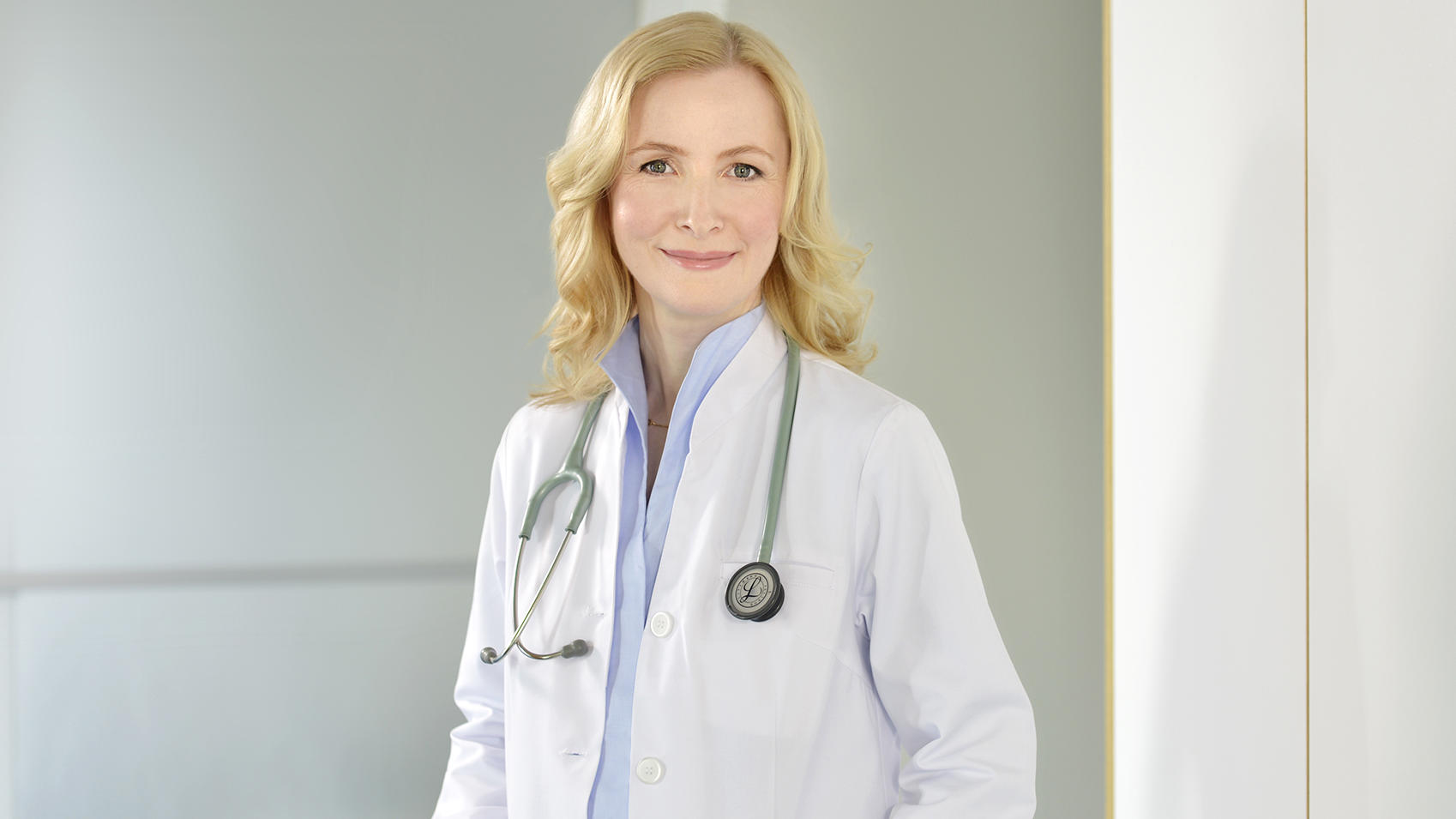 10.000 Schritte am Tag - reicht das, um fit und gesund zu sein? Dr. Anne Fleck beantwortet Zuschauerfragen bei RTL Punkt 12.