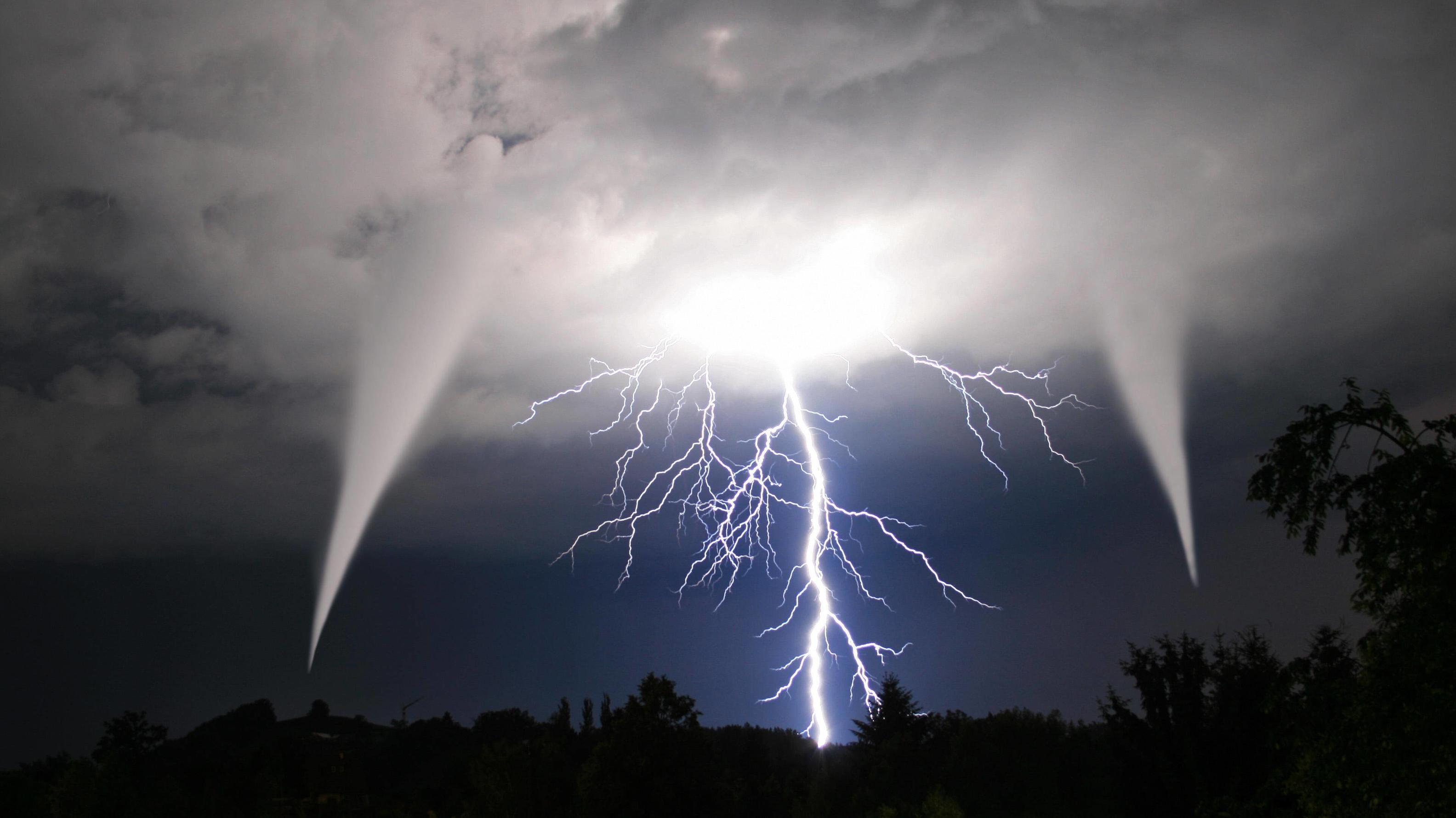 Unwetter auf Mallorca, Ibiza und Menorca: Gewitter, Starkregen, Hagel und Tornados tornado PUBLICATIONxINxGERxSUIxAUTxONLY Copyright: xDanielLorettox Panthermedia07198981