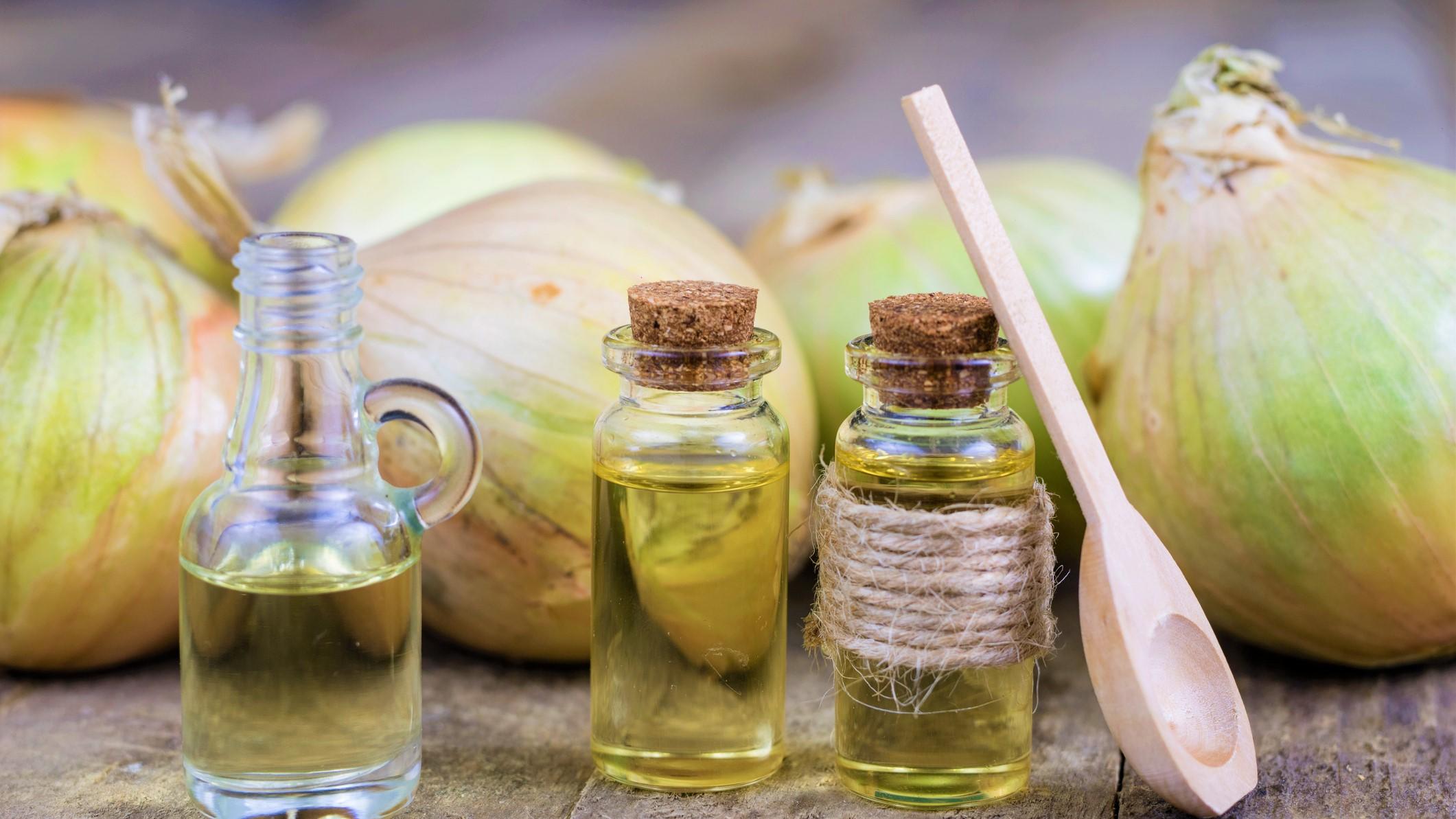 Zwiebelsaft als Wunderwaffe für die Haare So wirkt die Wunder-Knolle auf die Haare