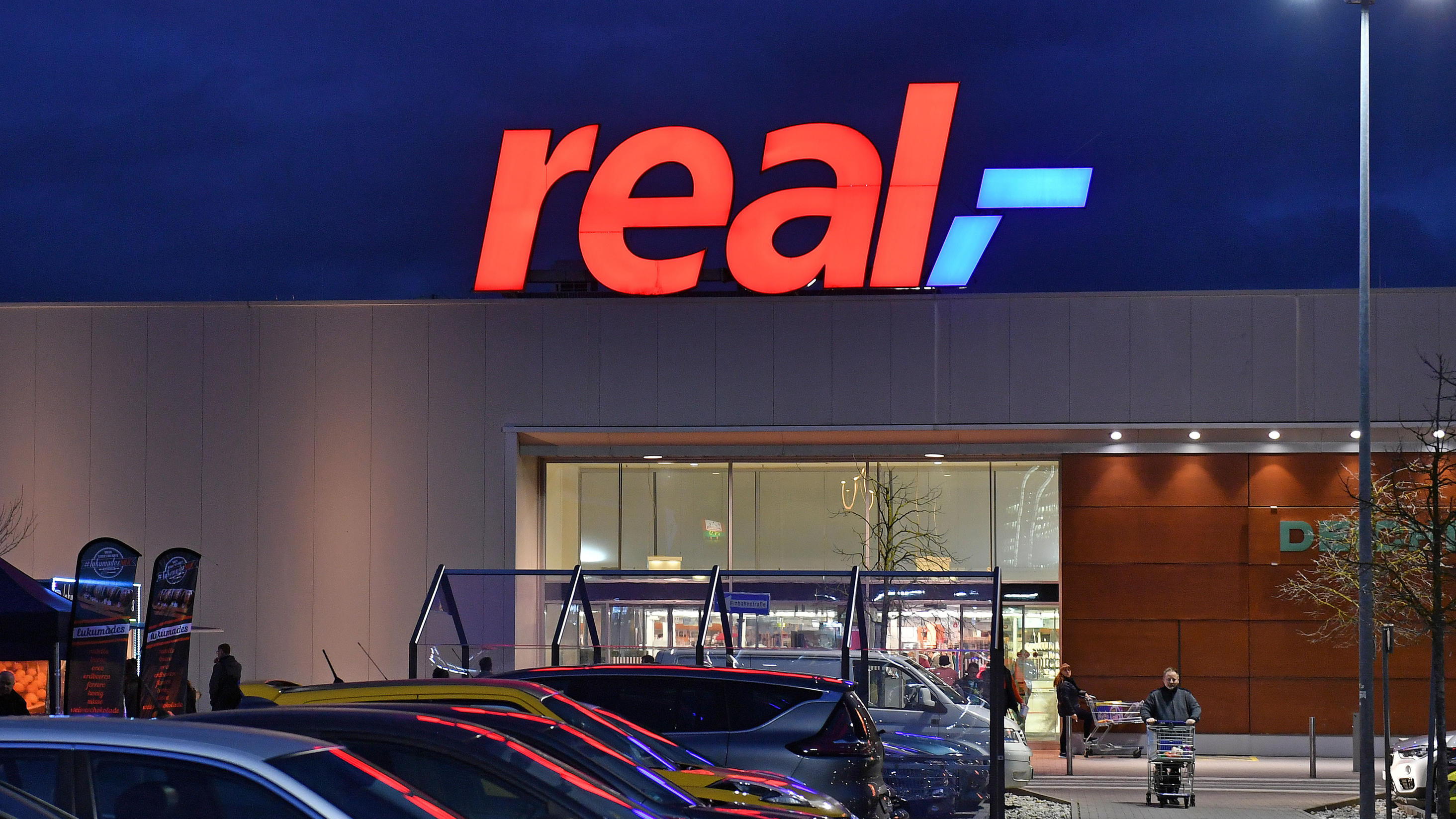 Kaufland, Edeka, Rewe und Globus übernehmen Real-Filialen Supermarkt in Muenchen Freimann