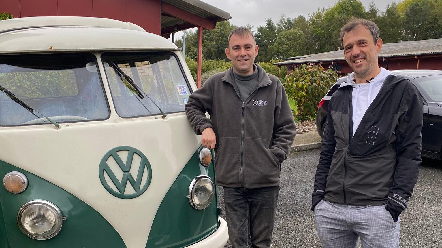 Start up aus Wales: Aus Oldtimern werden Elektroautos scheel richard oldtimer wales